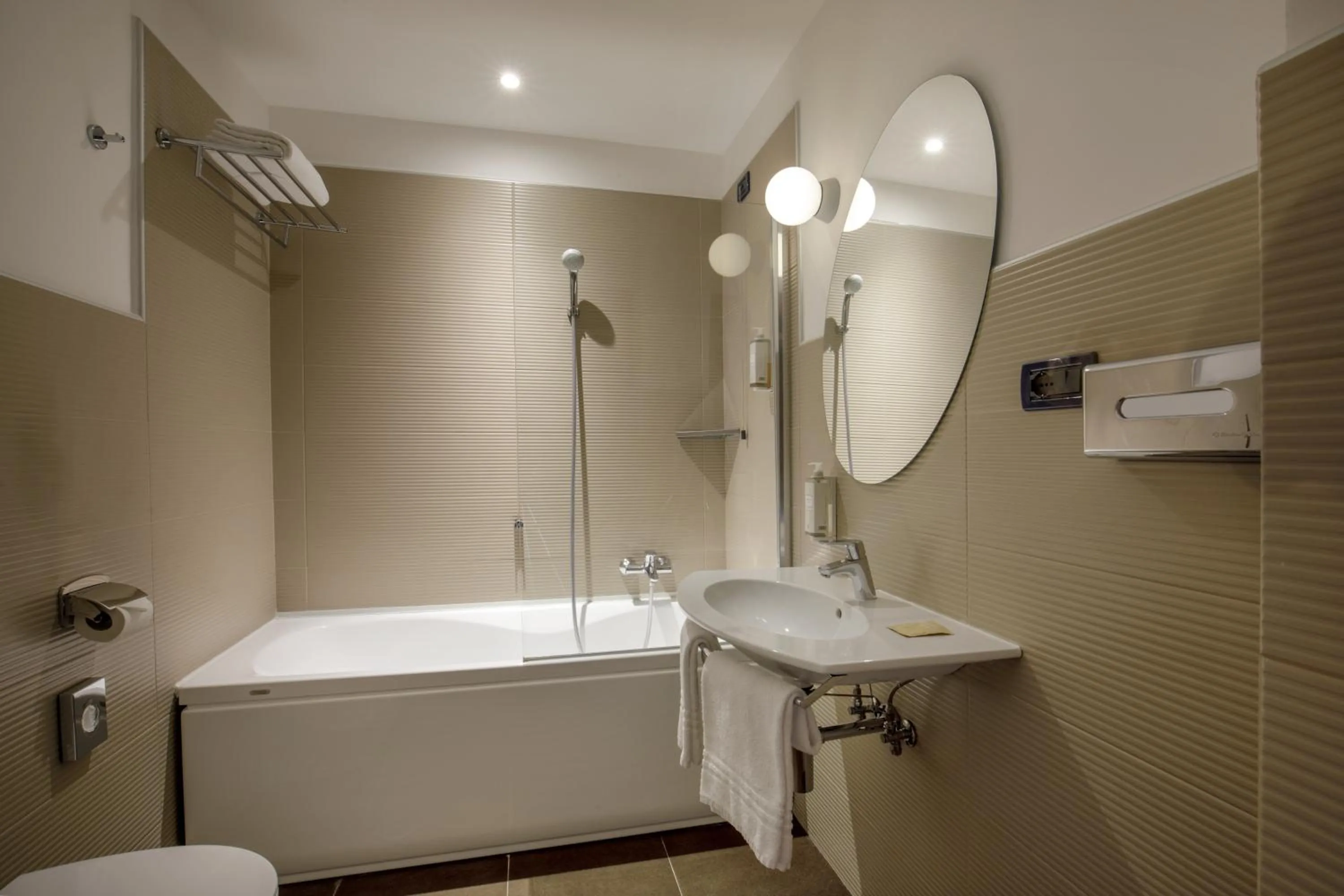 Bathroom in Best Western Hotel Globus