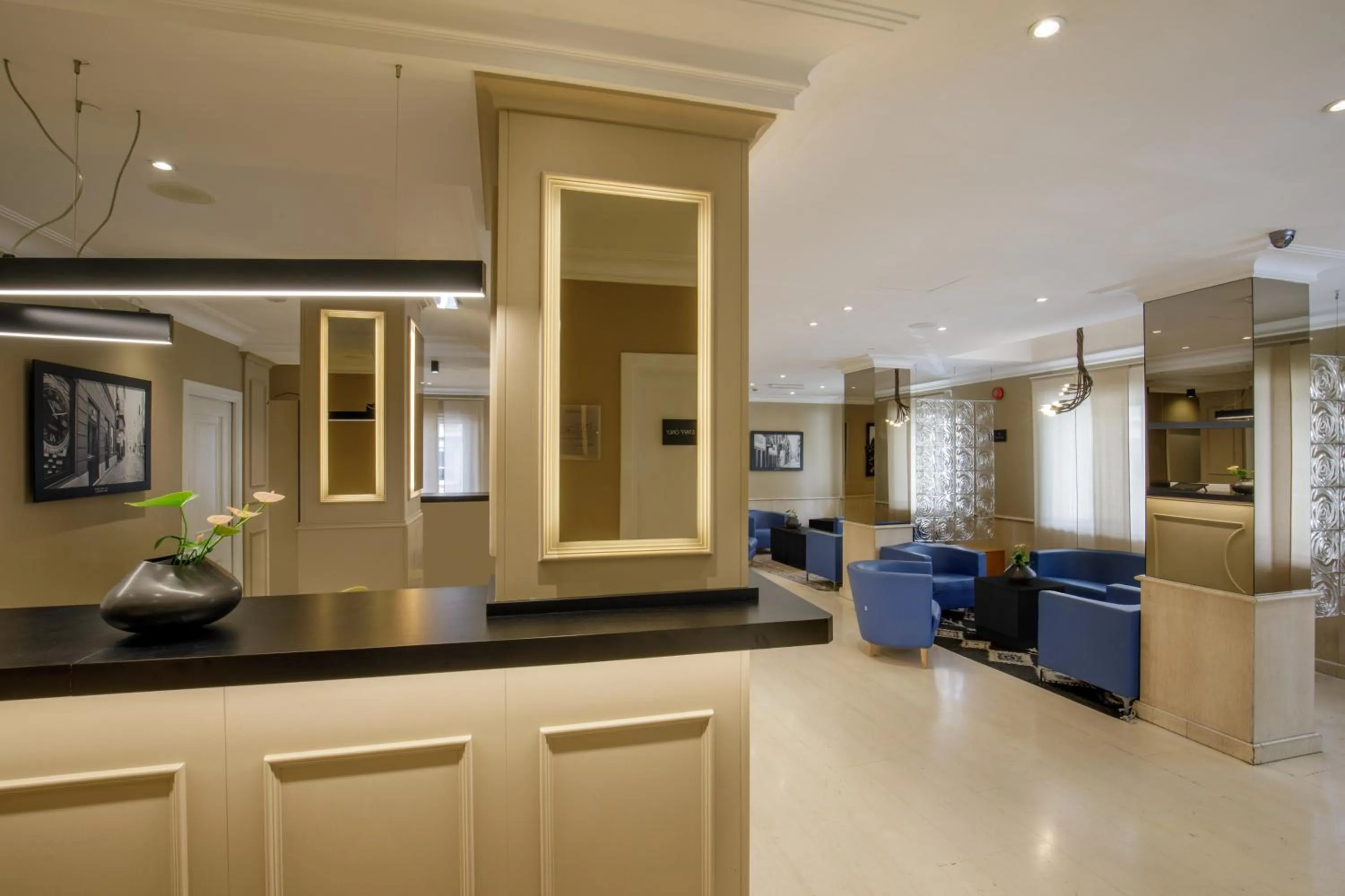 Lobby or reception in Best Western Hotel Globus