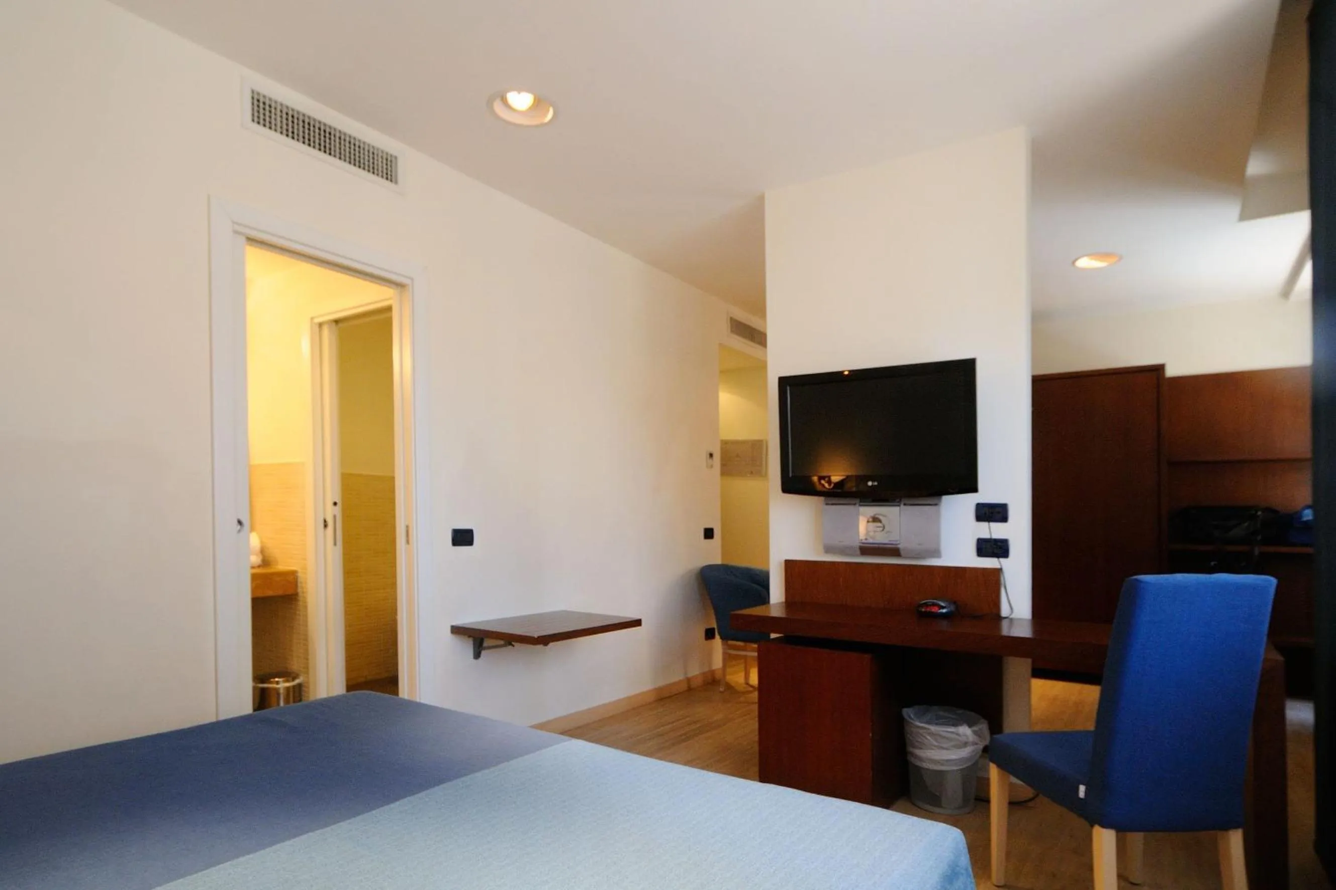 TV and multimedia, Bed in Best Western Hotel Globus