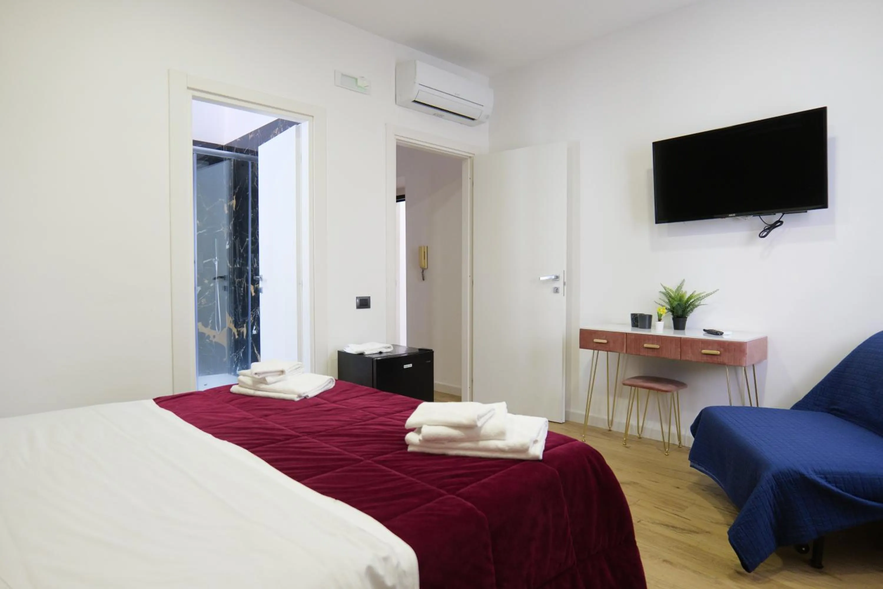 Photo of the whole room, Bed in Dalmazia 33