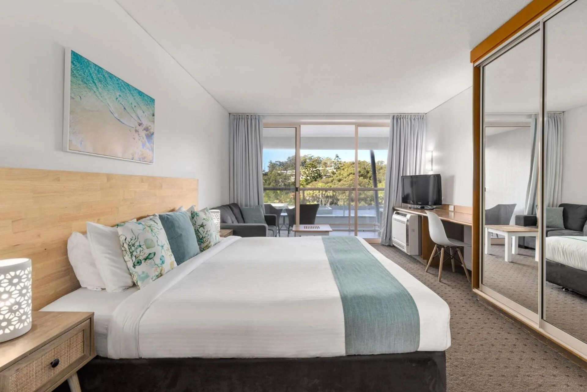 Bed in Charlesworth Bay Beach Resort