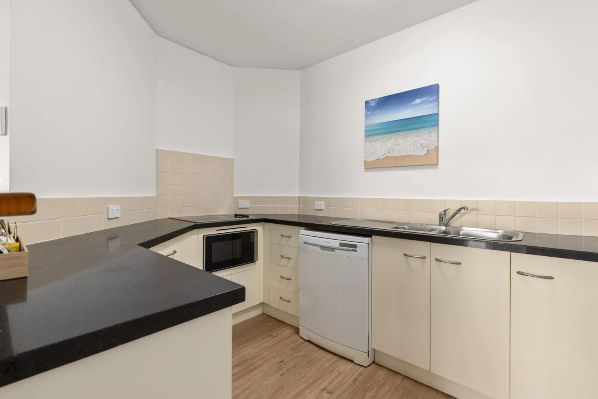 Kitchen or kitchenette in Charlesworth Bay Beach Resort