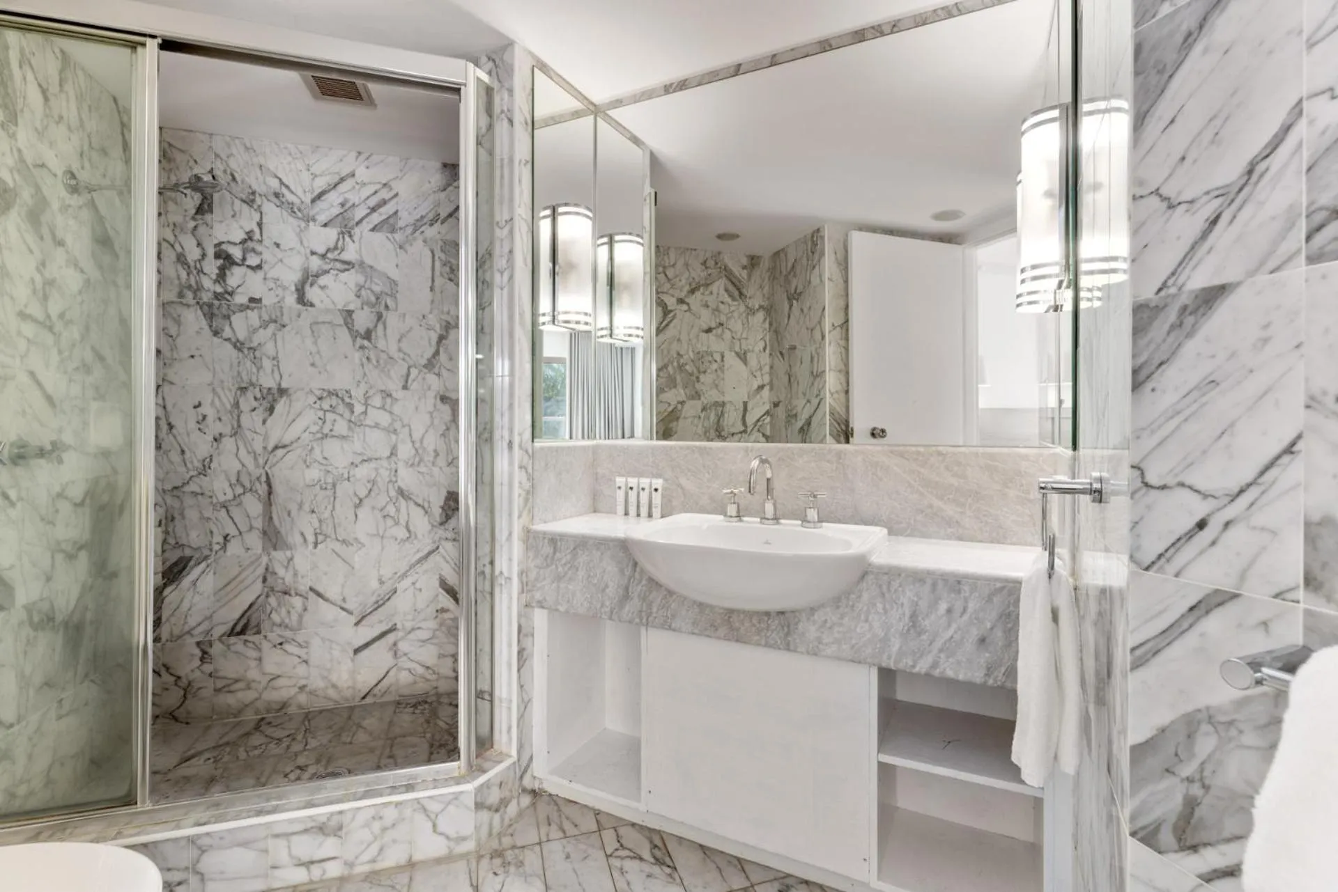 Shower in Charlesworth Bay Beach Resort