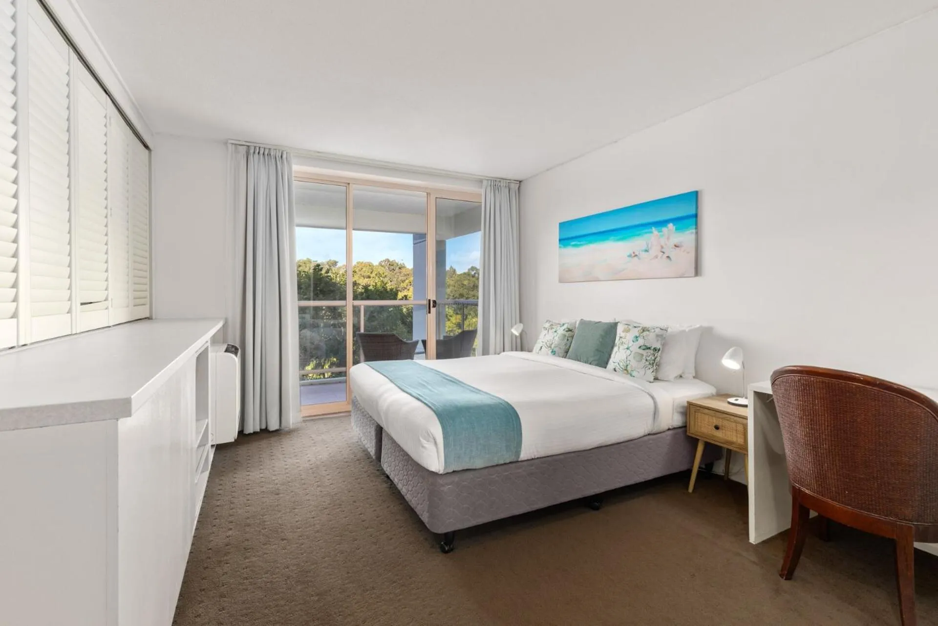 Bed in Charlesworth Bay Beach Resort