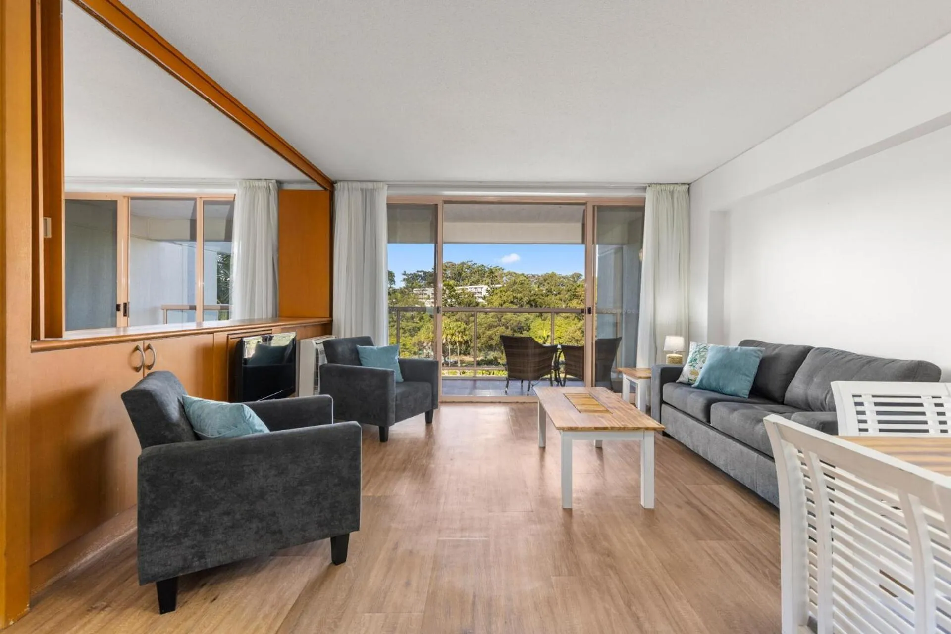 Living room in Charlesworth Bay Beach Resort