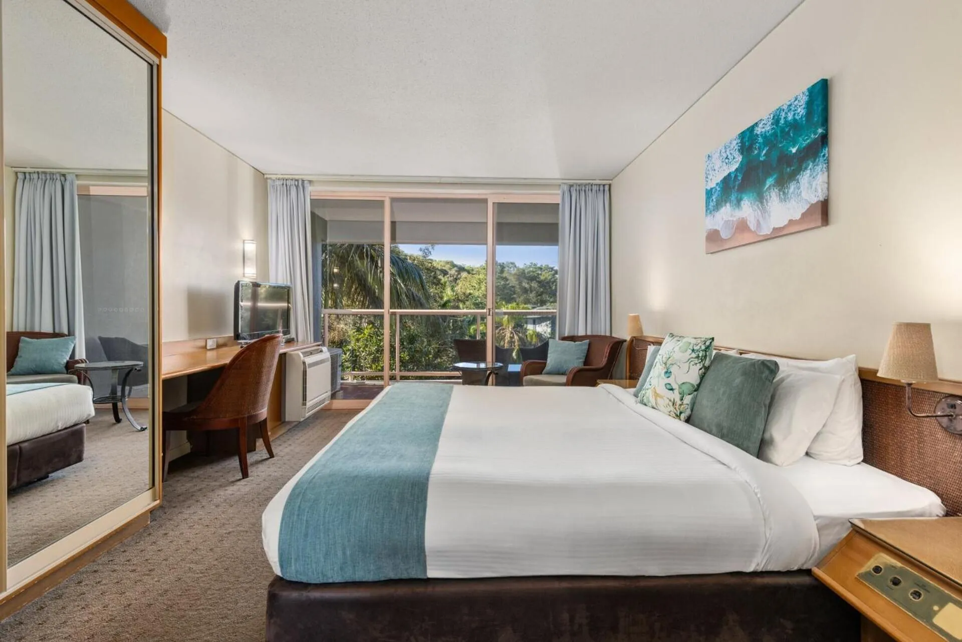 Bed in Charlesworth Bay Beach Resort