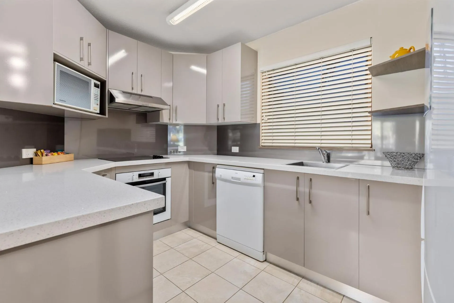 Kitchen or kitchenette in Charlesworth Bay Beach Resort