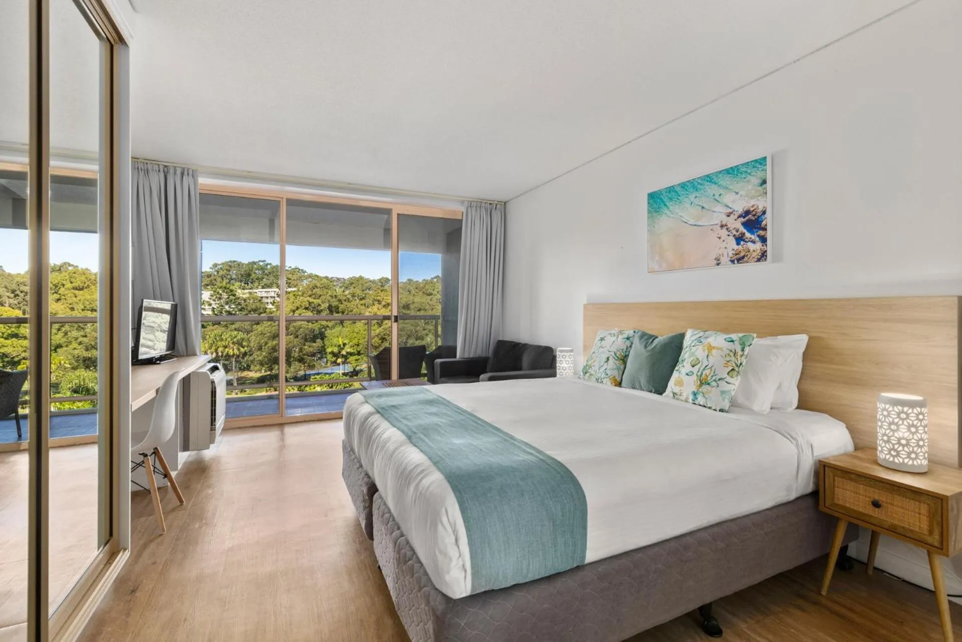 Bed in Charlesworth Bay Beach Resort