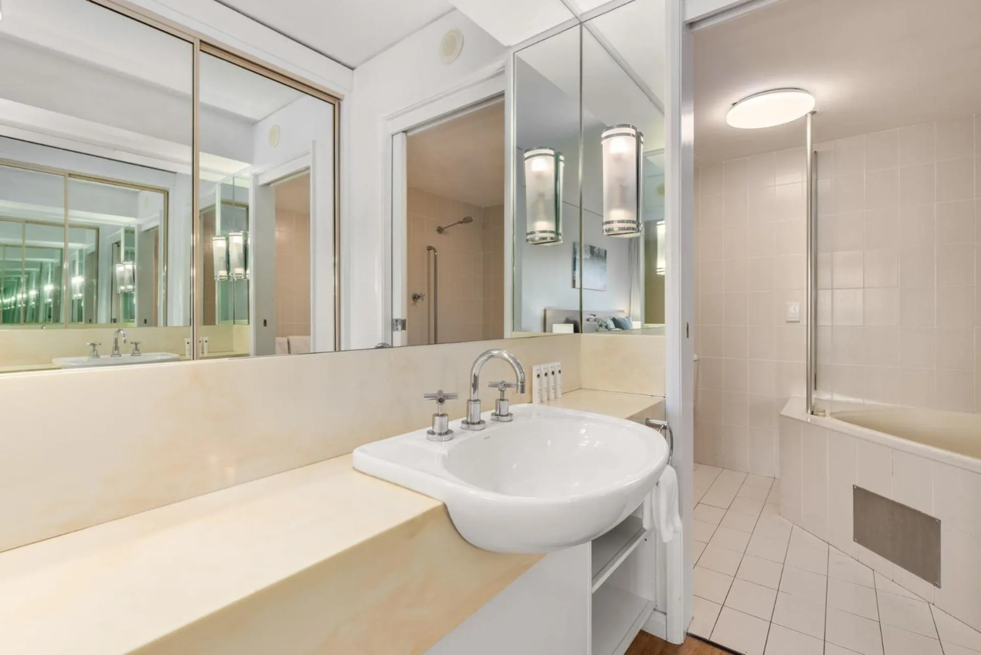 Shower in Charlesworth Bay Beach Resort