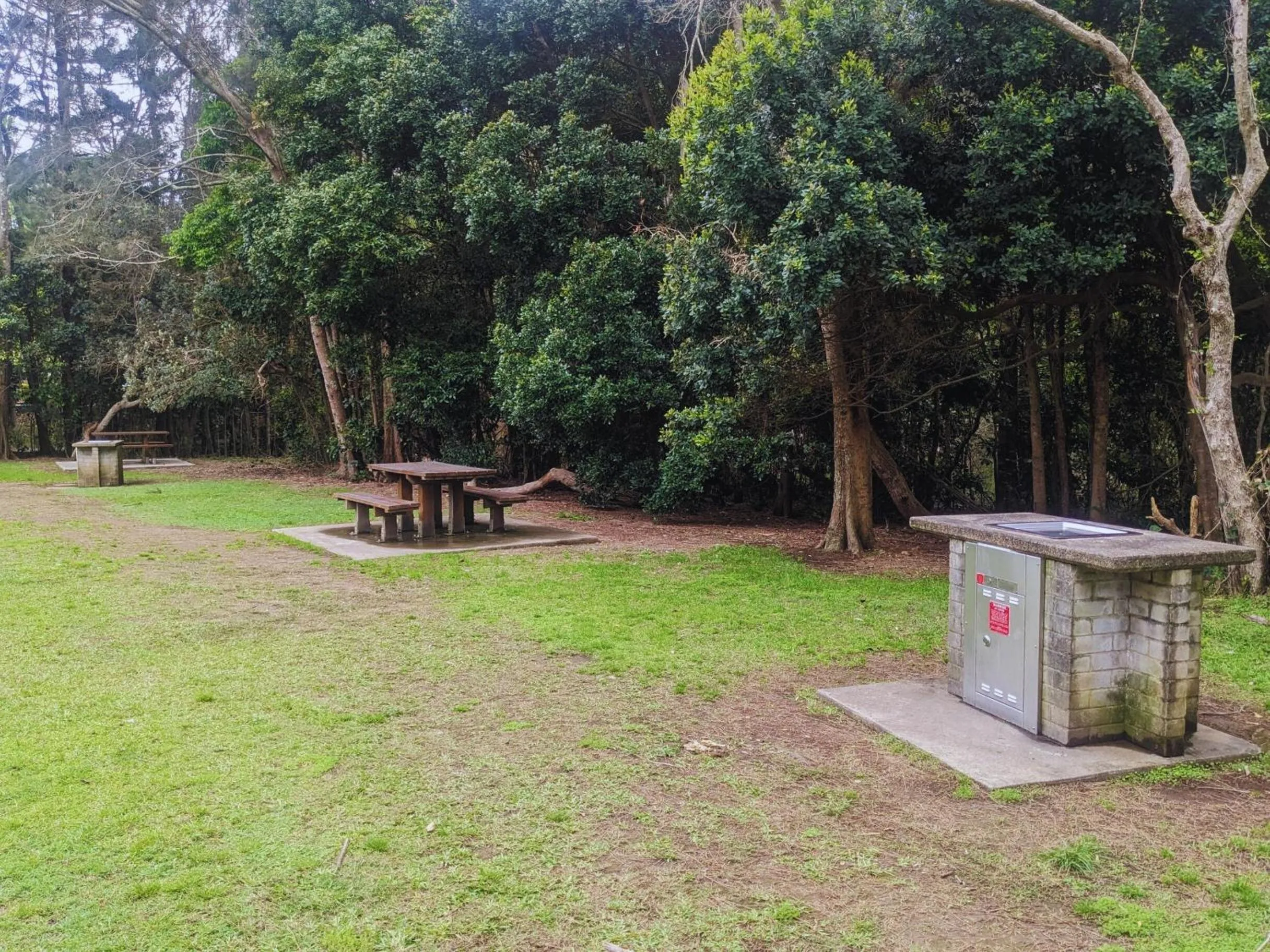 BBQ facilities in Charlesworth Bay Beach Resort