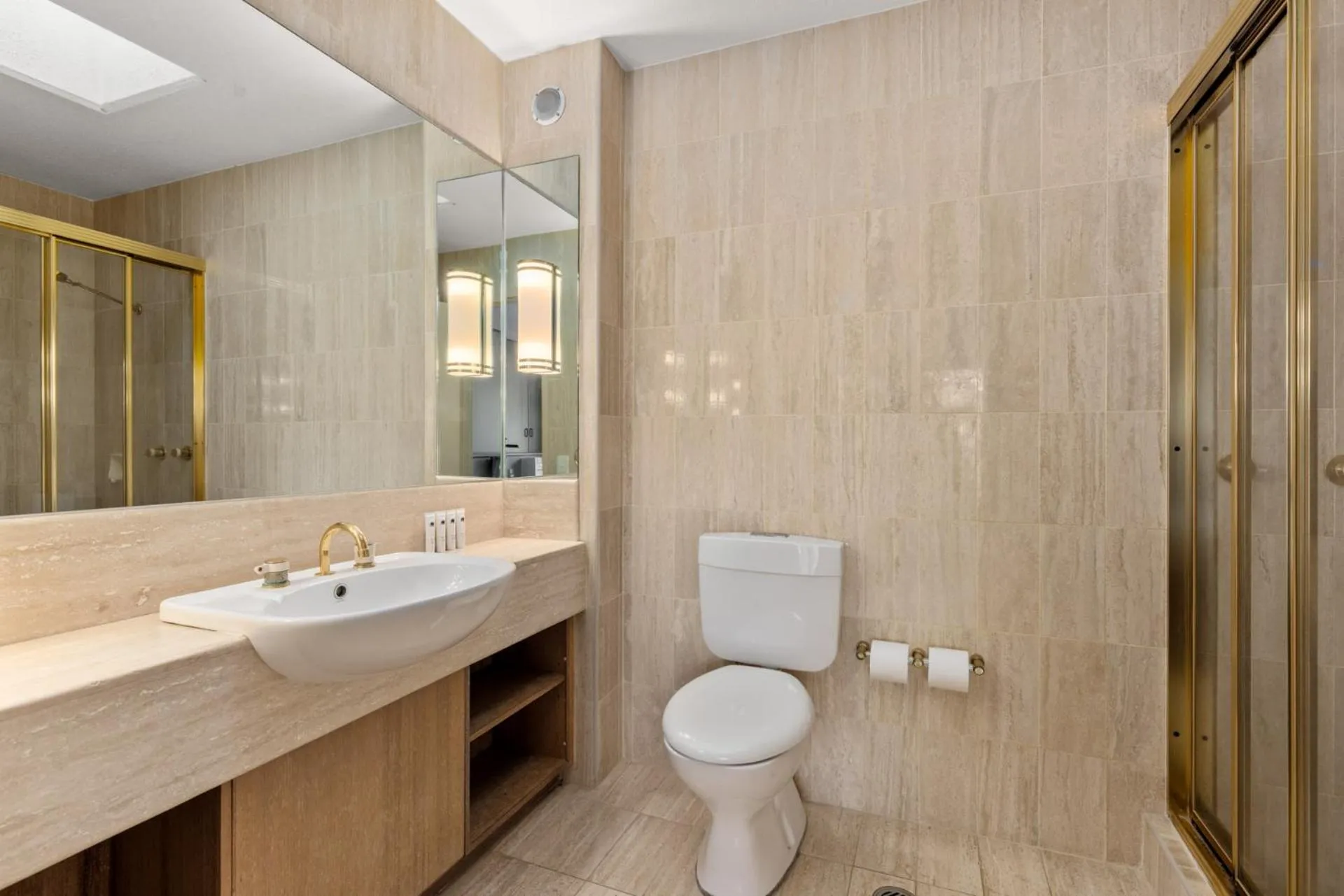 Shower in Charlesworth Bay Beach Resort