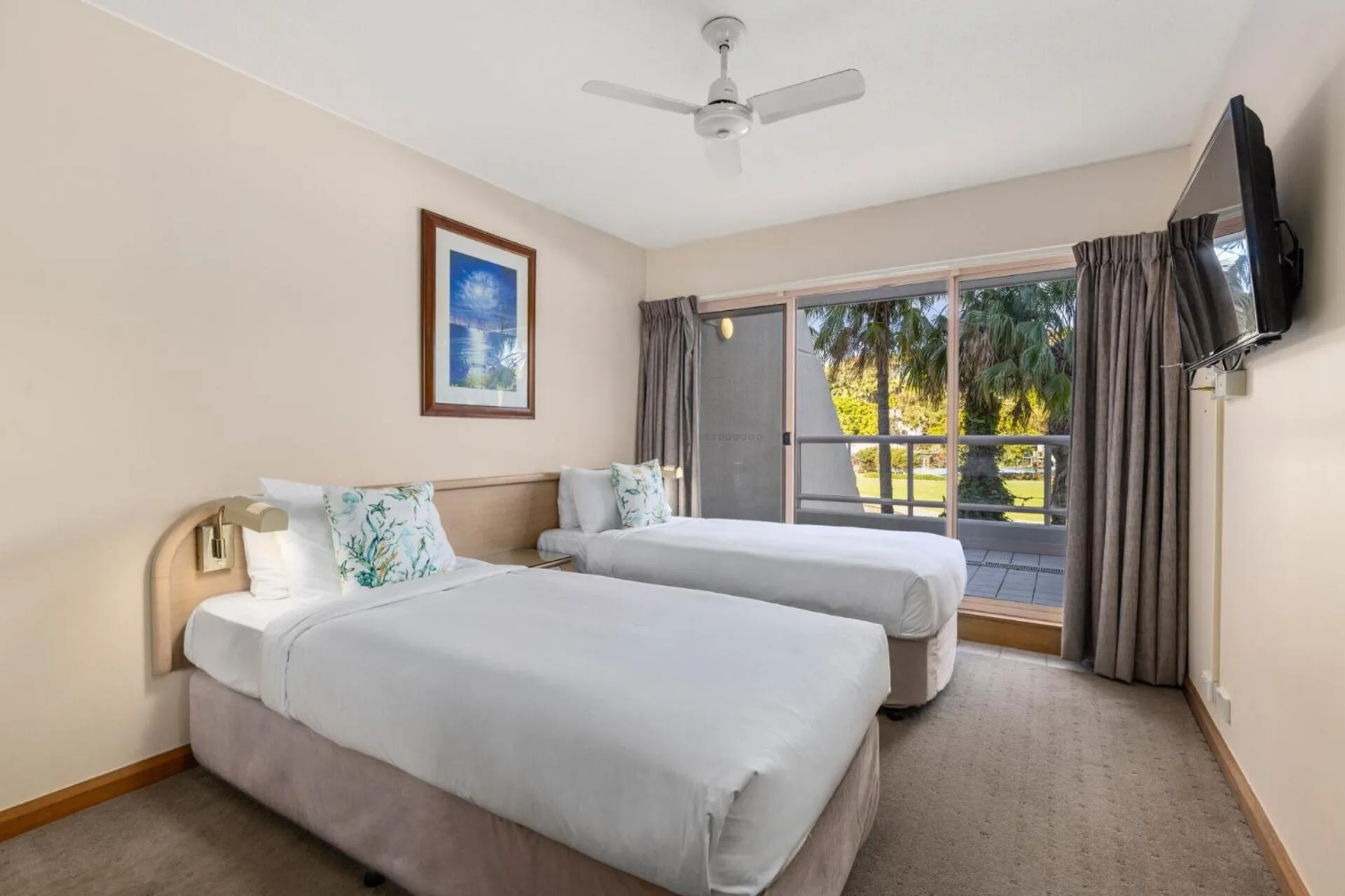 Bedroom, Bed in Charlesworth Bay Beach Resort