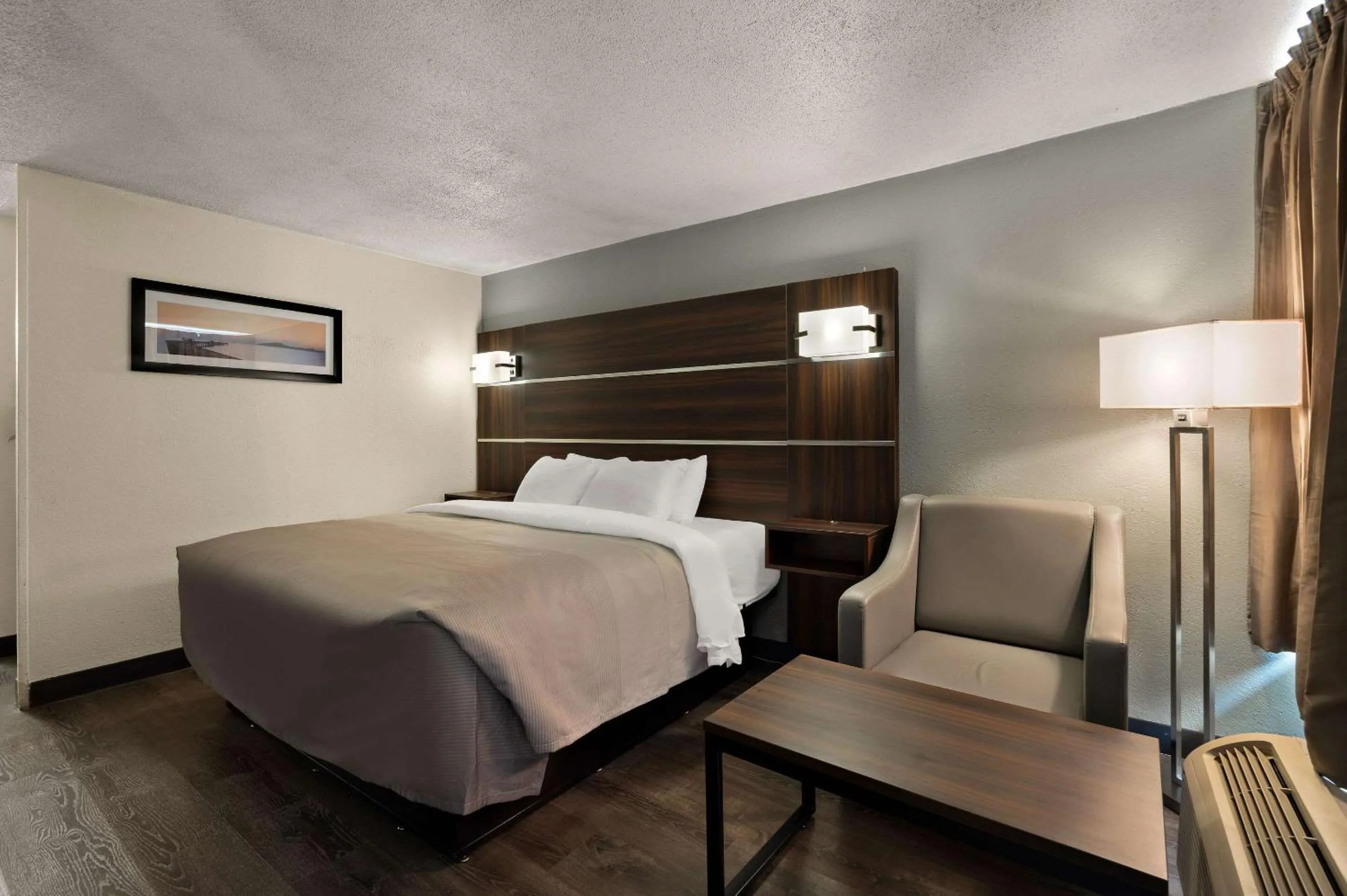 Bed in Quality Inn Yemassee