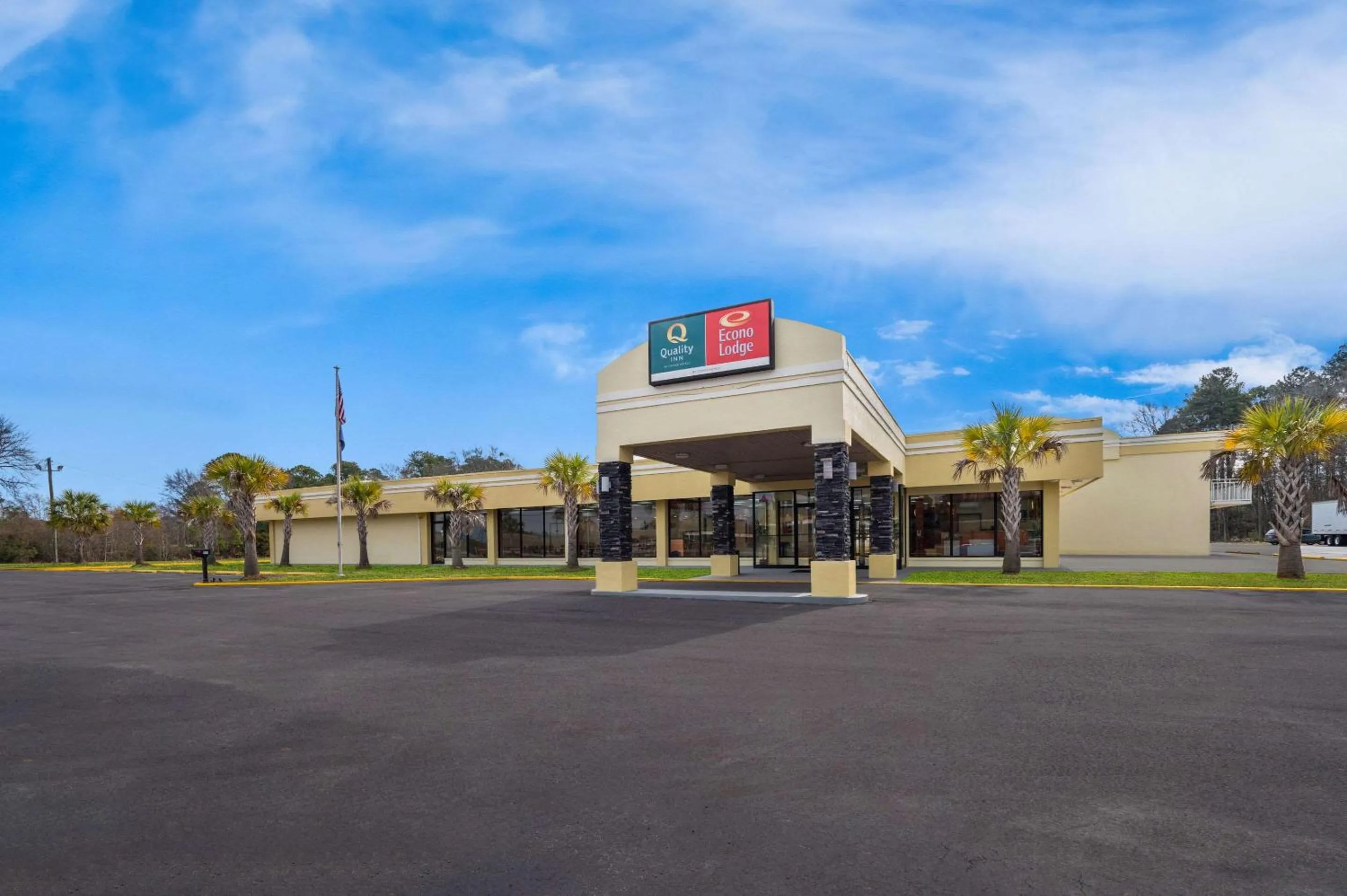 Property building in Quality Inn Yemassee