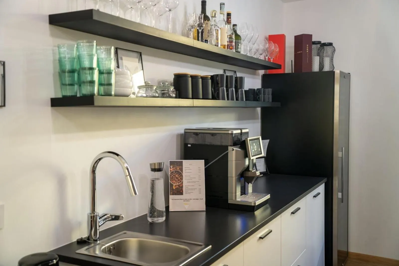 Communal lounge/ TV room in Guesthouse diWINE