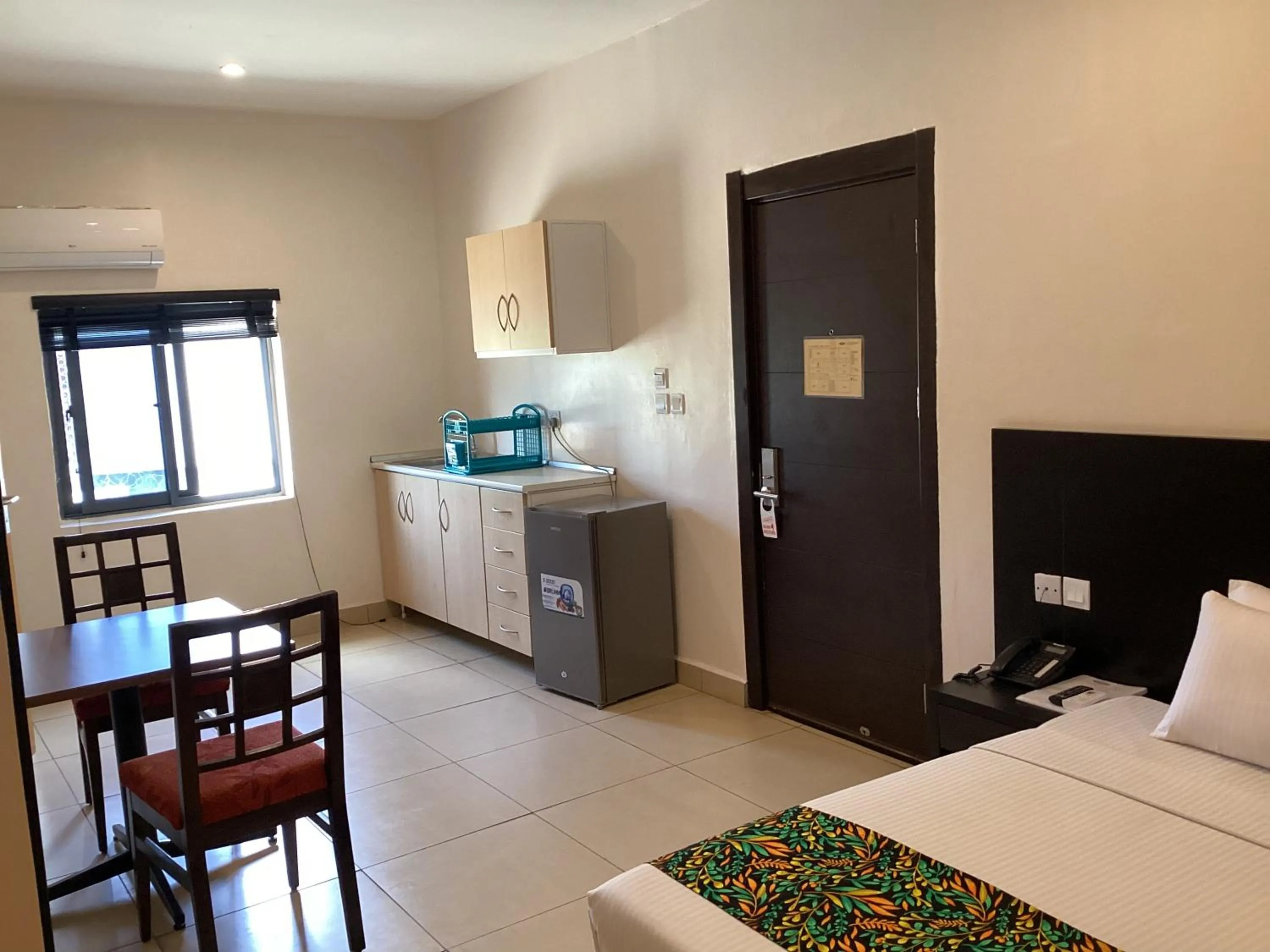 Kitchen or kitchenette, Bed in Adis Hotels Prime