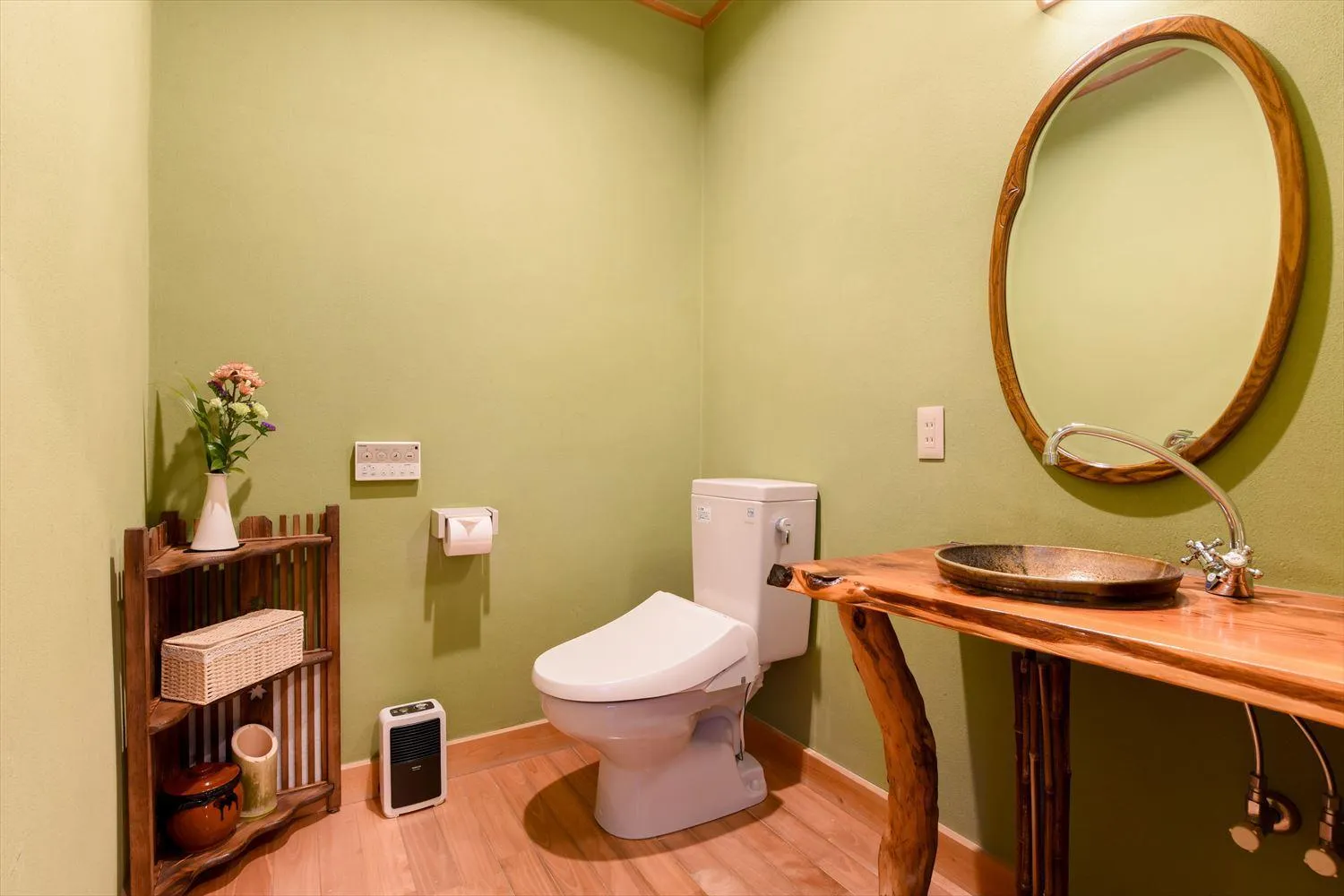 Toilet in Hanare Yado Yosizumi