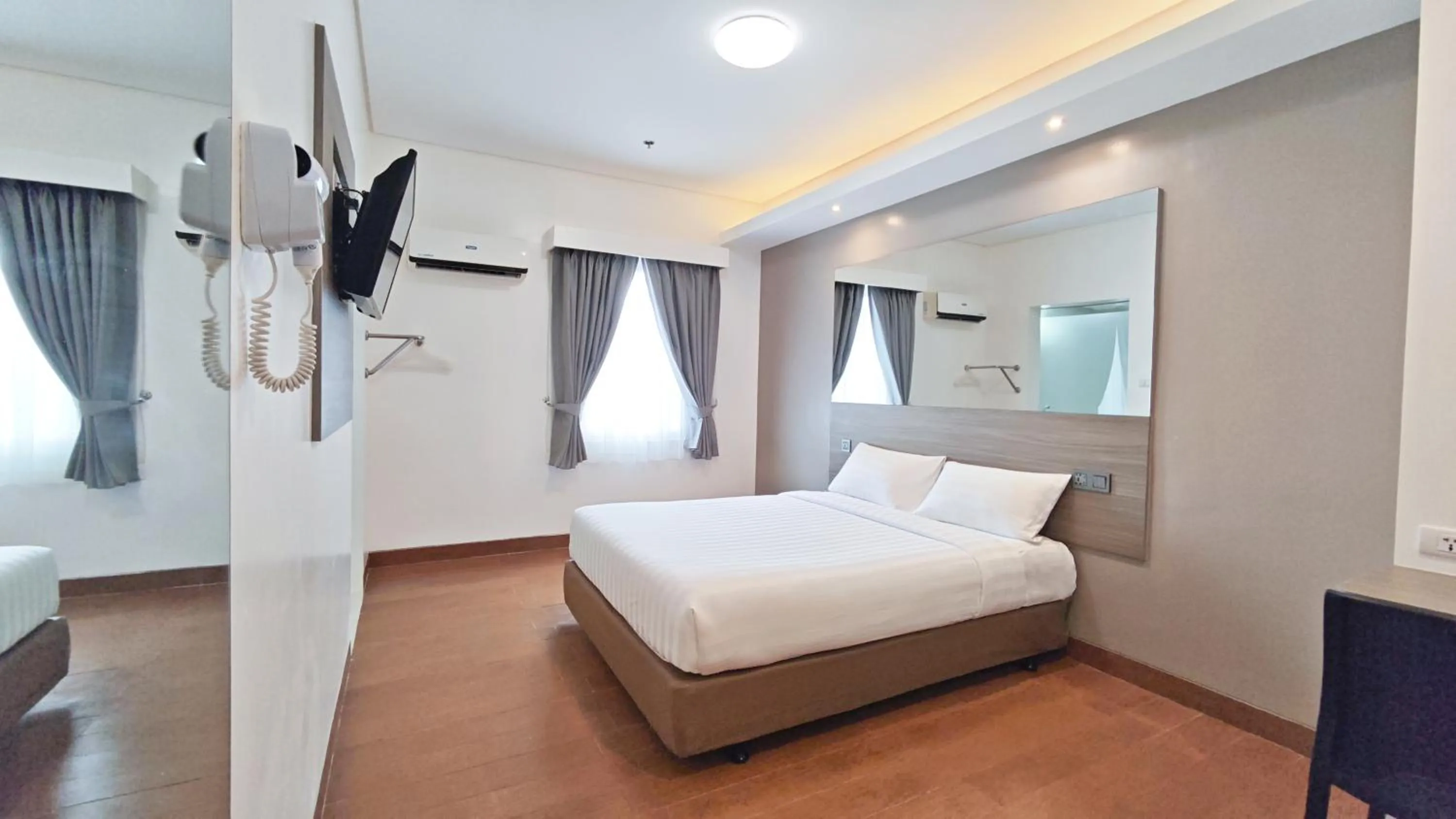 Photo of the whole room, Bed in Red Planet Davao