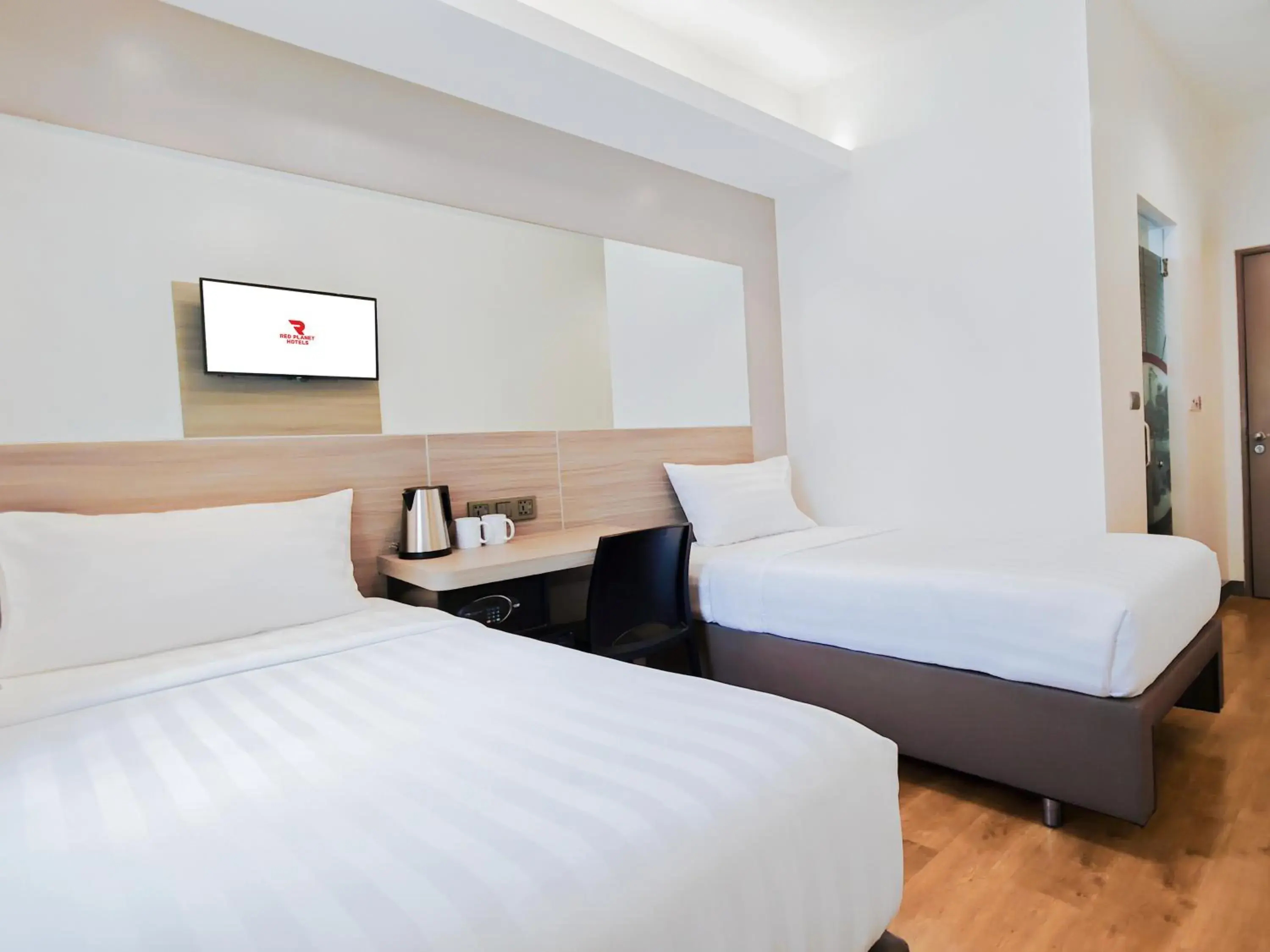 Superior Twin Room in Red Planet Ortigas Superior Twin Room in Red Planet Ortigas
