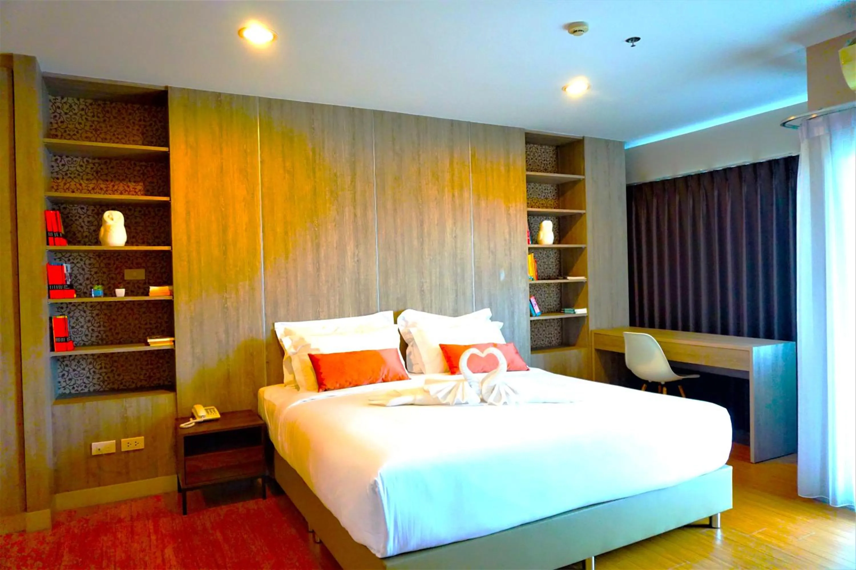 Bedroom, Bed in Nest n Rest Hotel