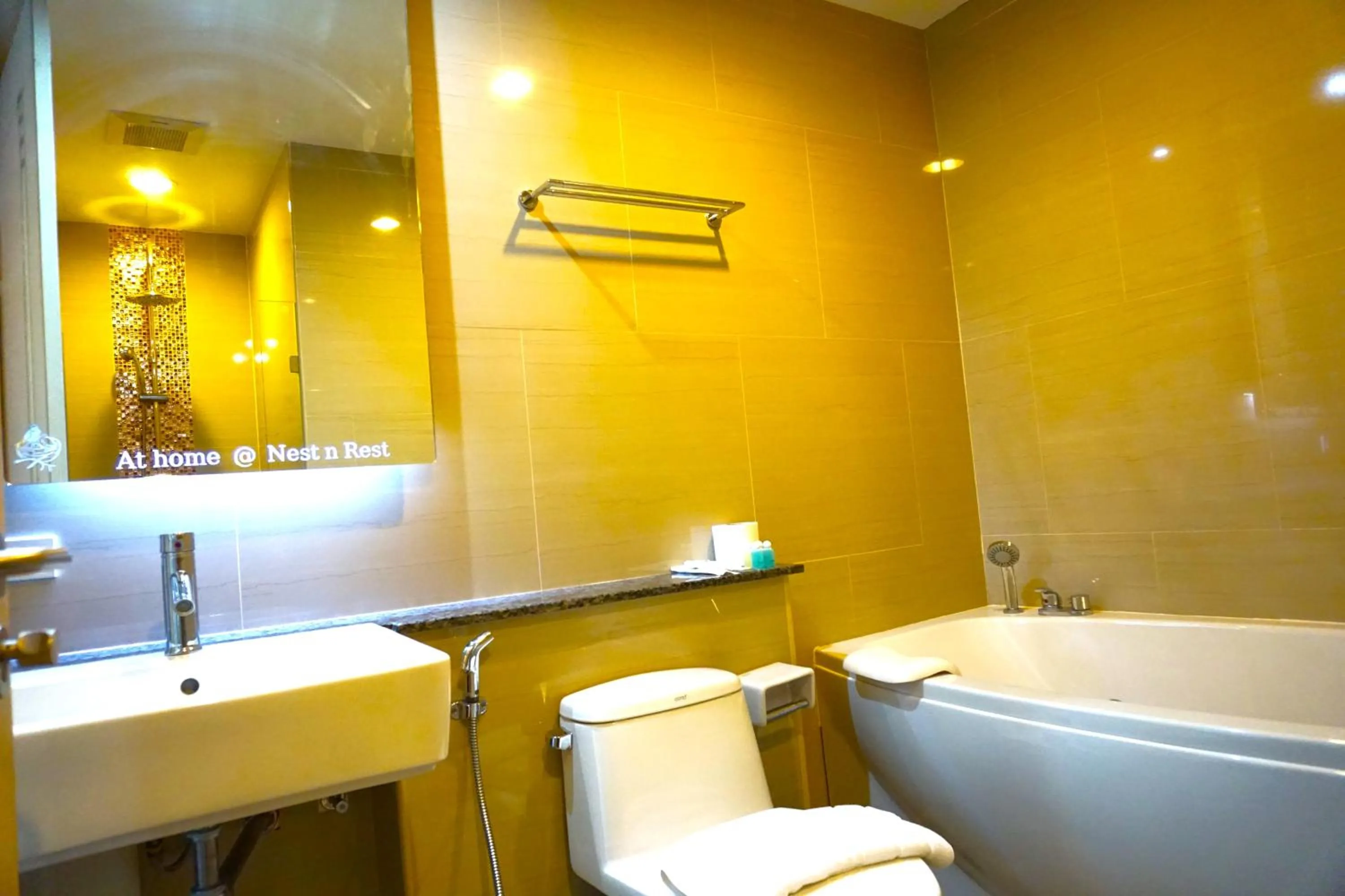 Hot Tub in Nest n Rest Hotel