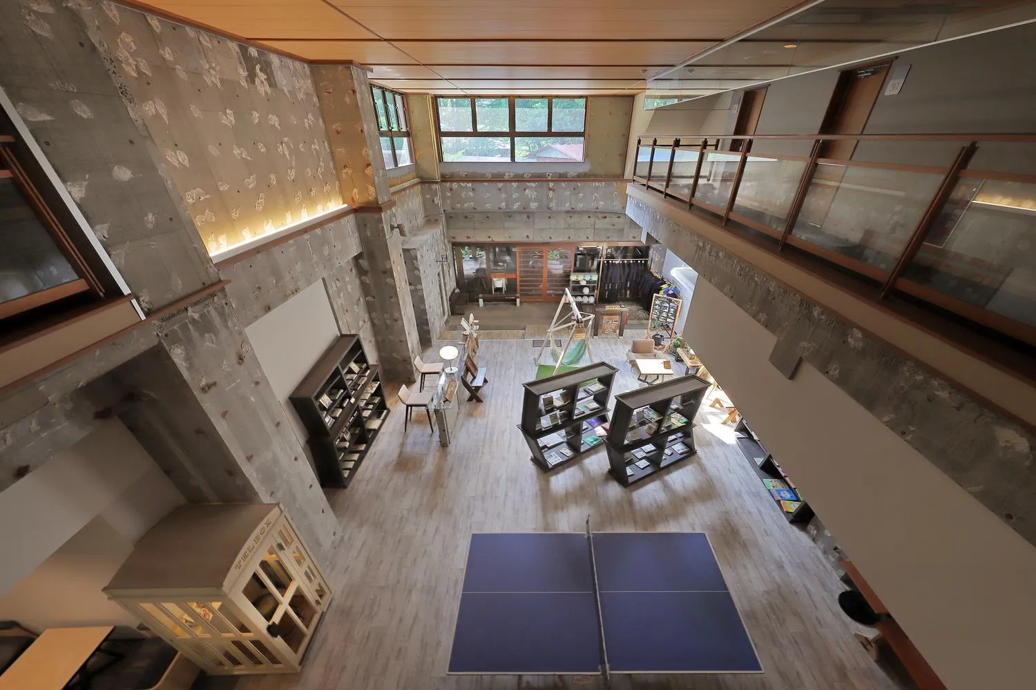 Library in Shin Toji Hotel Lulud