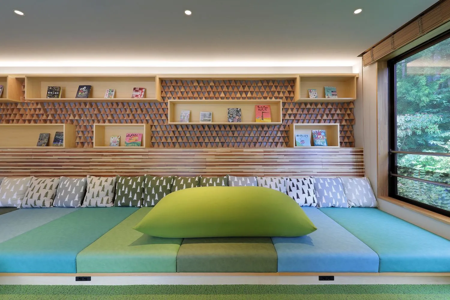 Communal lounge/ TV room in Shin Toji Hotel Lulud