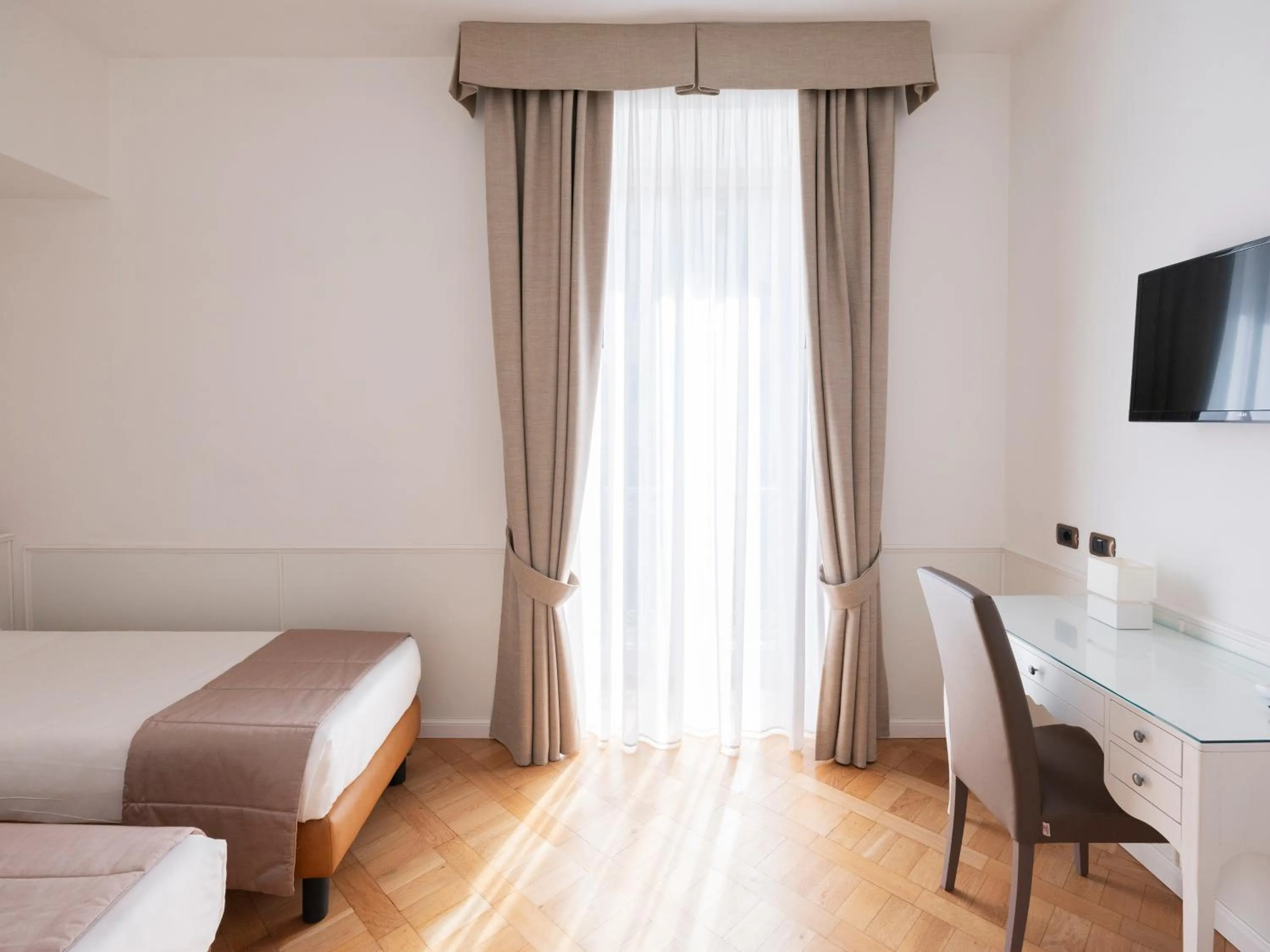 View (from property/room), Bed in Grand Hotel Europa & Restaurant