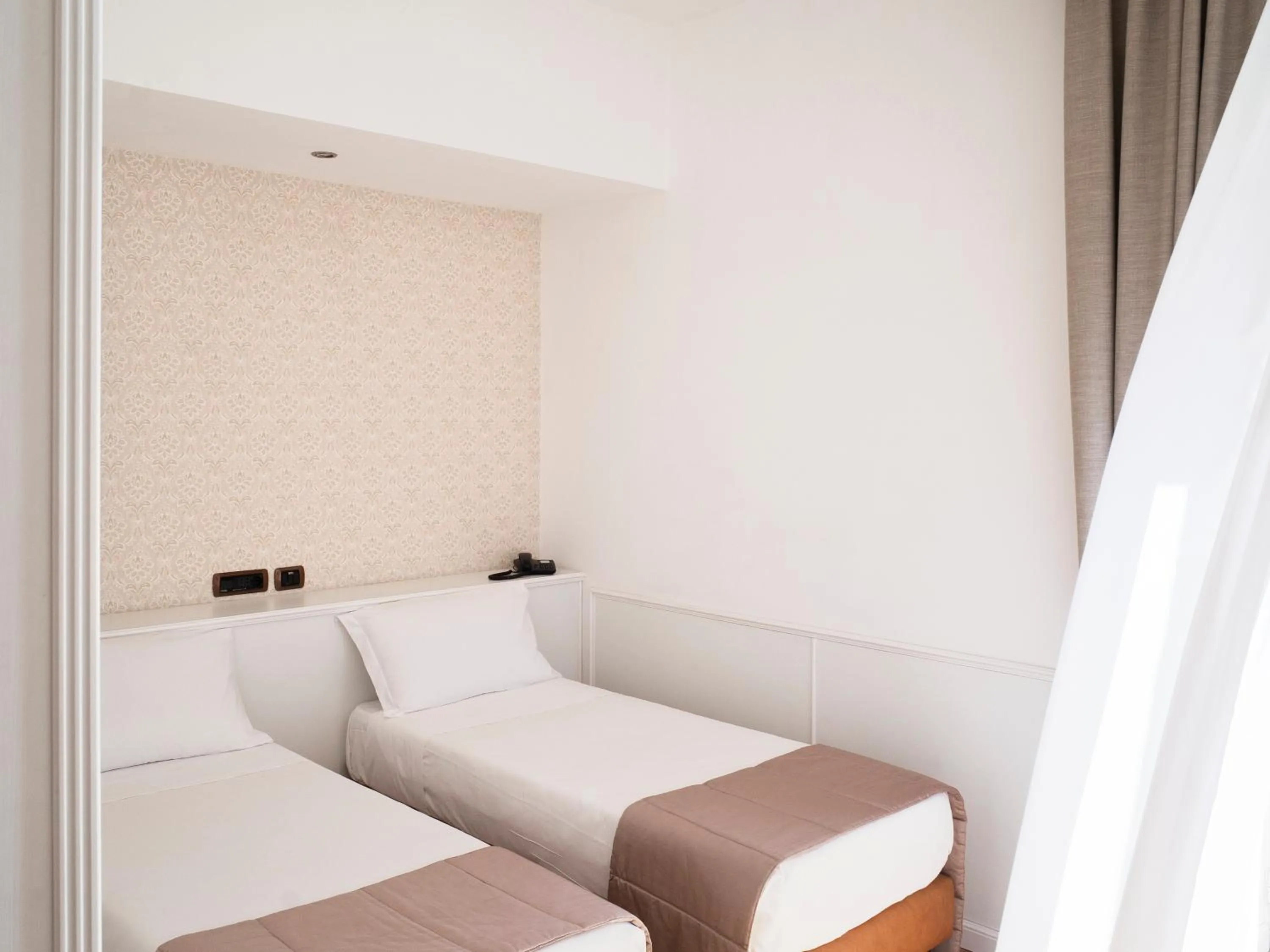 Bedroom, Bed in Grand Hotel Europa & Restaurant