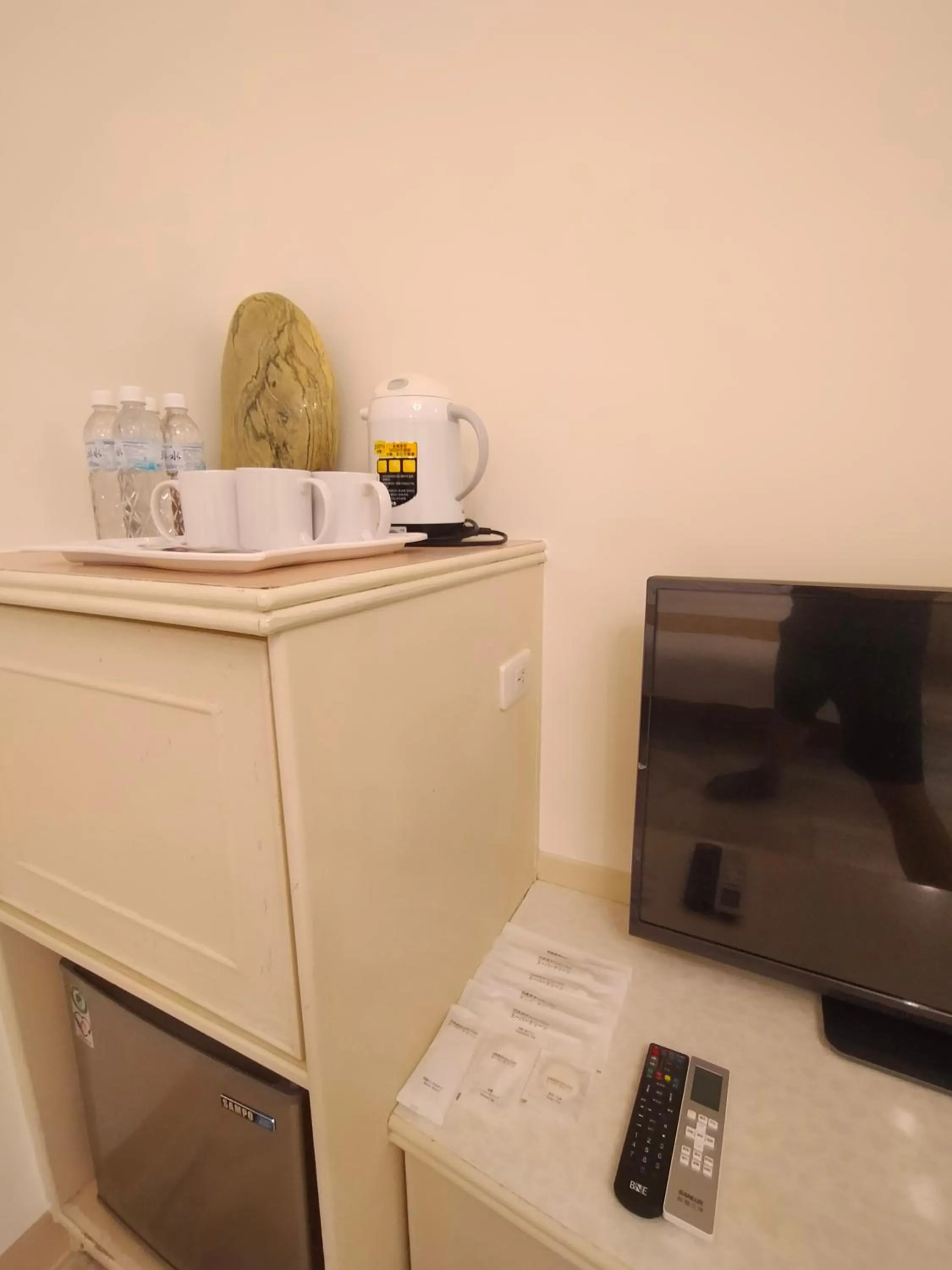 Photo of the whole room in 陶陶居商旅 Tautauchu Hotel