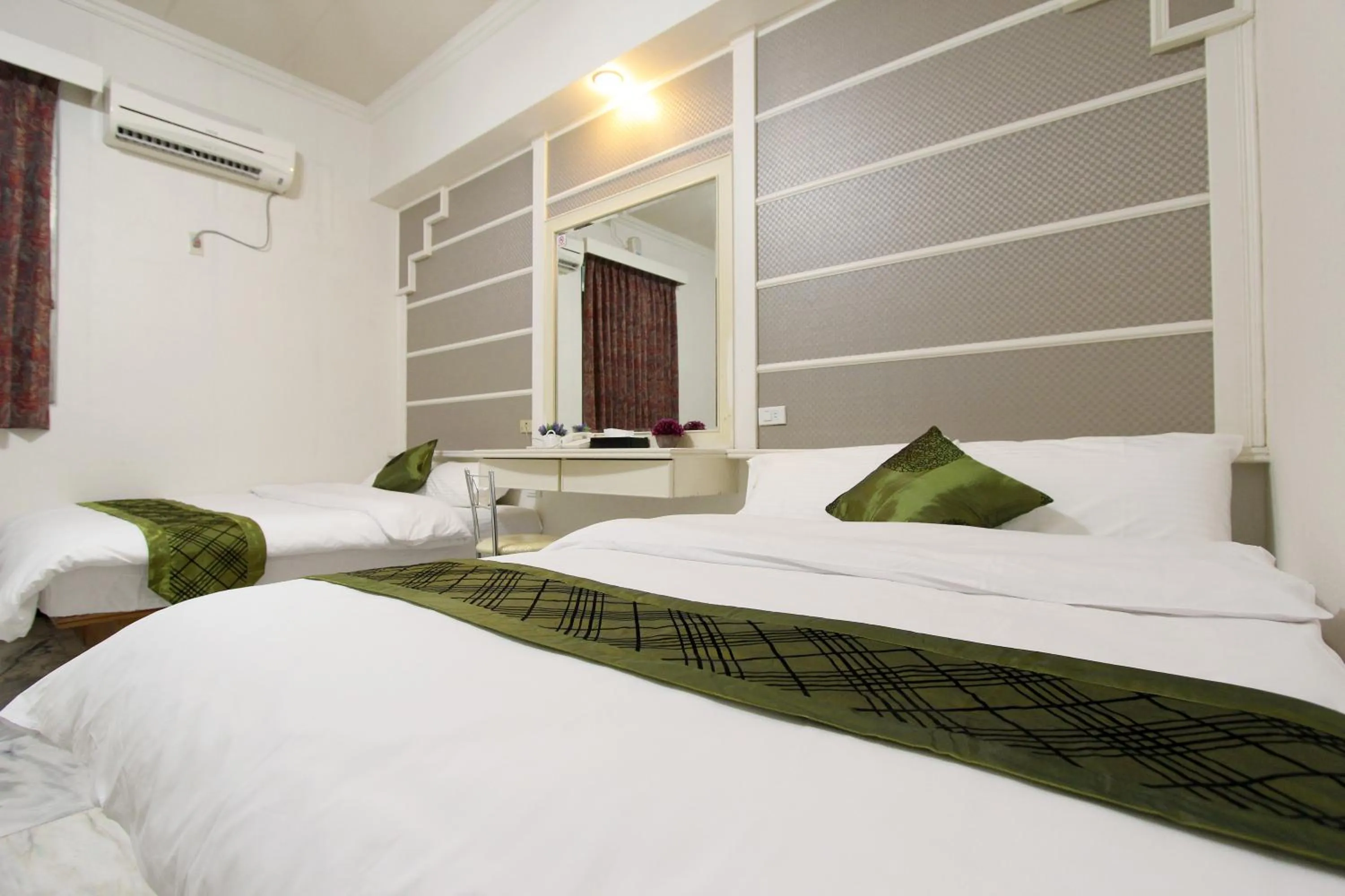 Bedroom, Bed in Tau Tau Chu Hotel