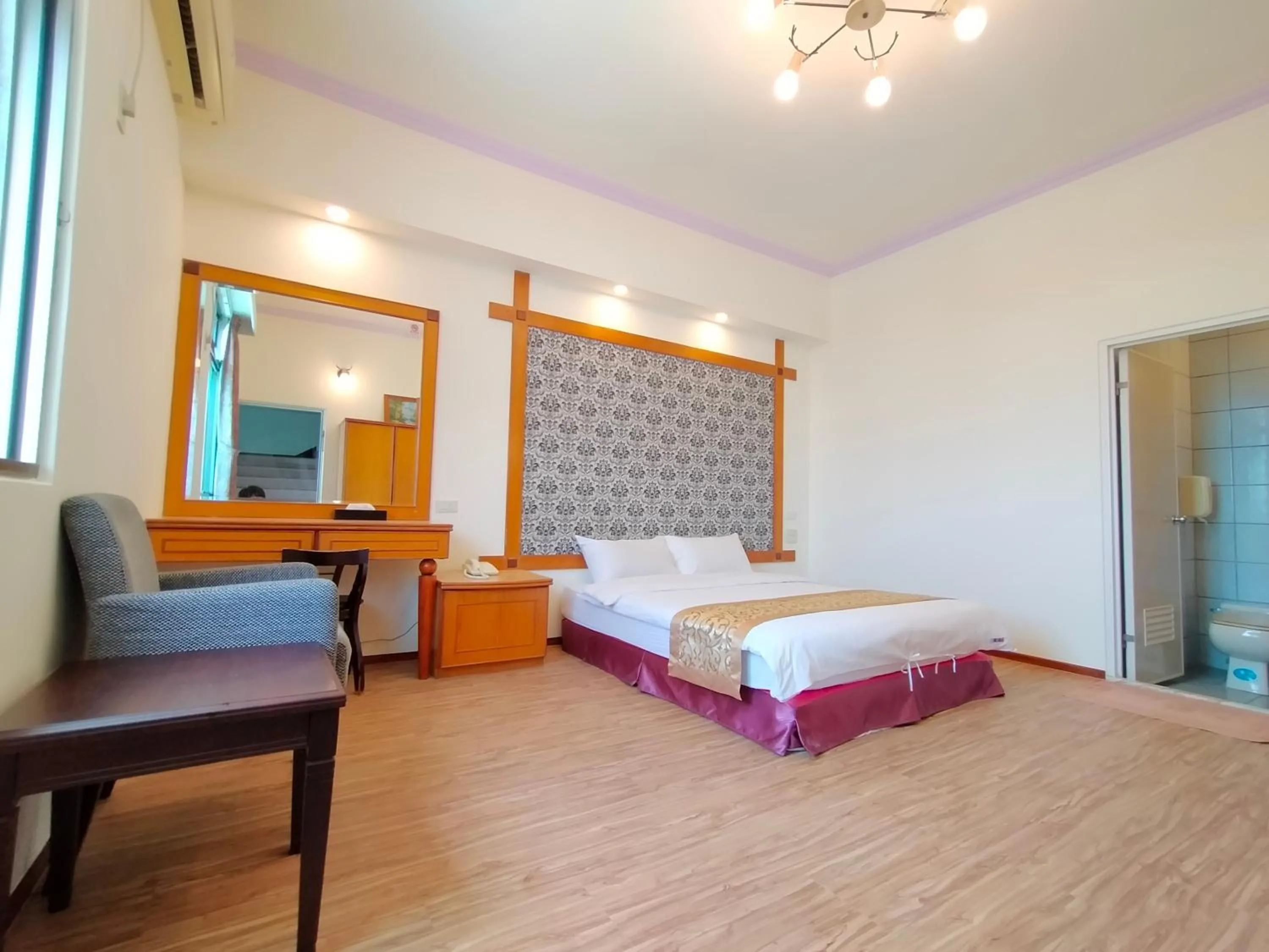 Photo of the whole room, Bed in Tau Tau Chu Hotel