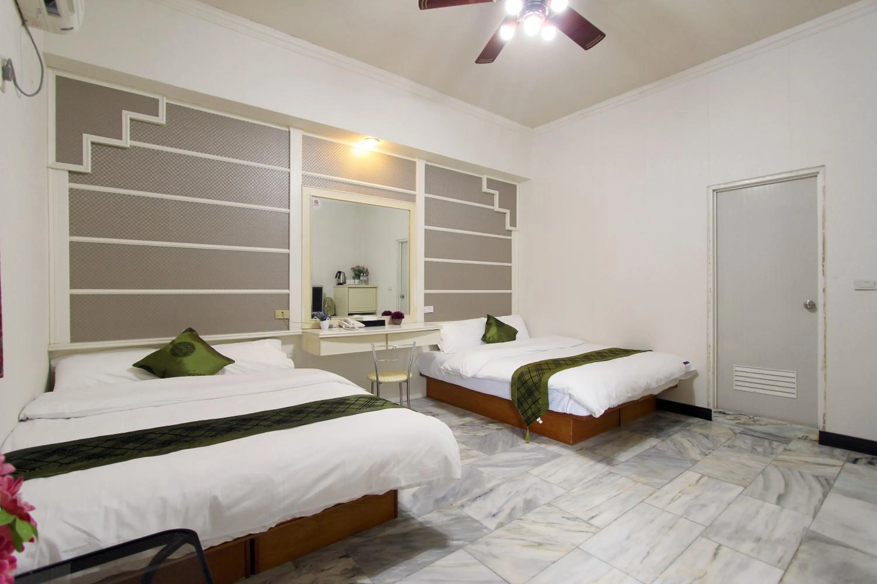 Bedroom, Bed in Tau Tau Chu Hotel