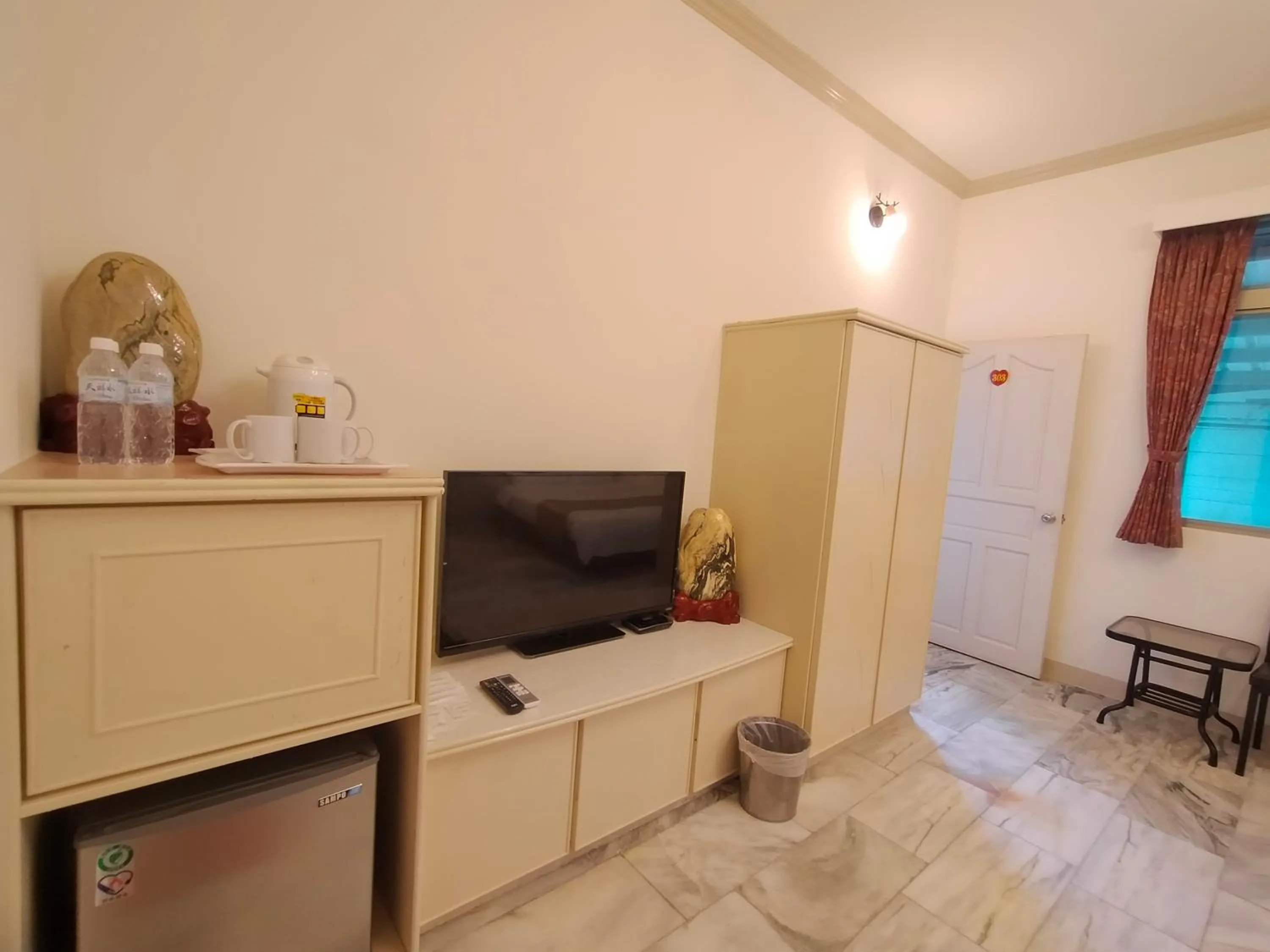 Photo of the whole room in 陶陶居商旅 Tautauchu Hotel