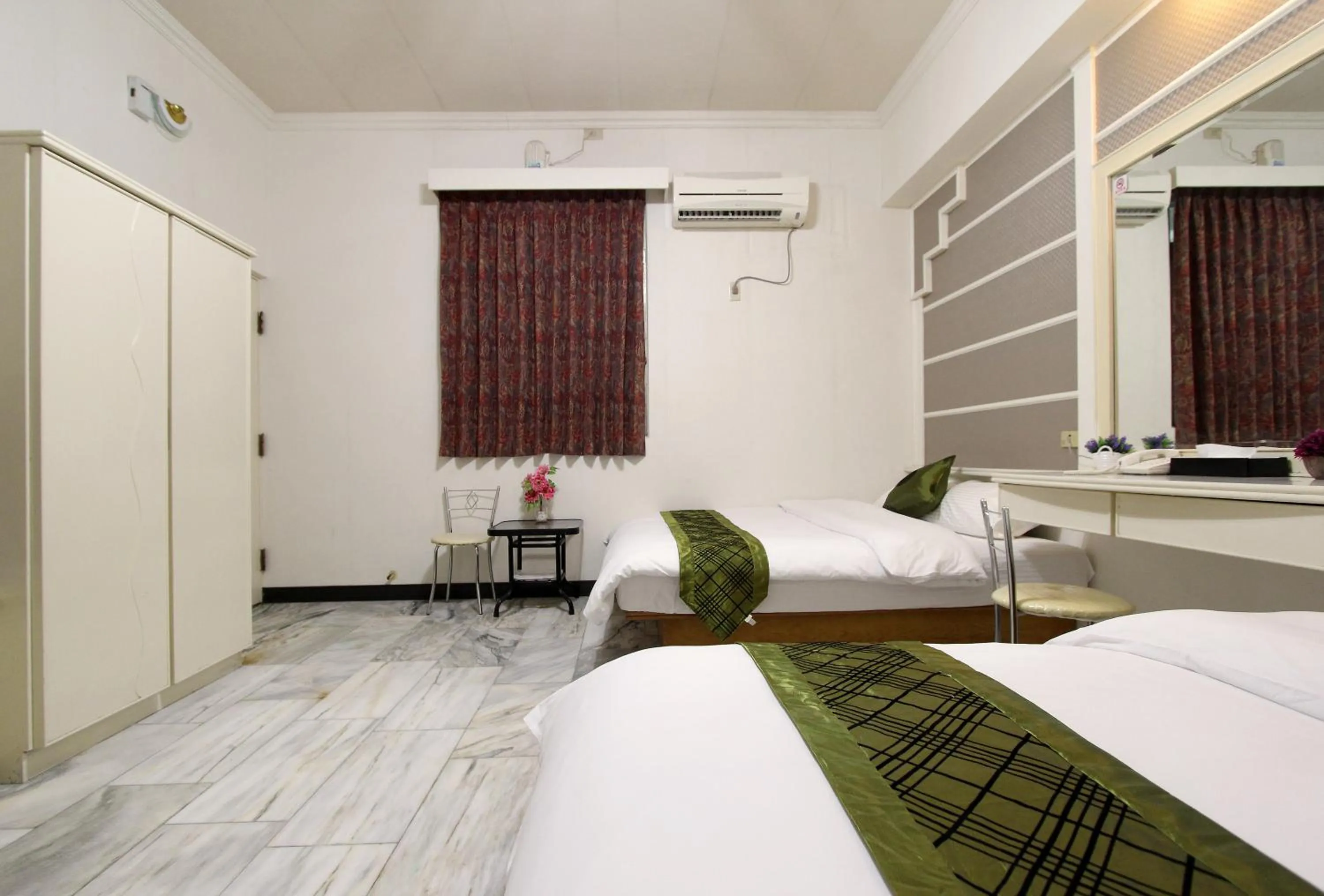 Bedroom, Bed in Tau Tau Chu Hotel