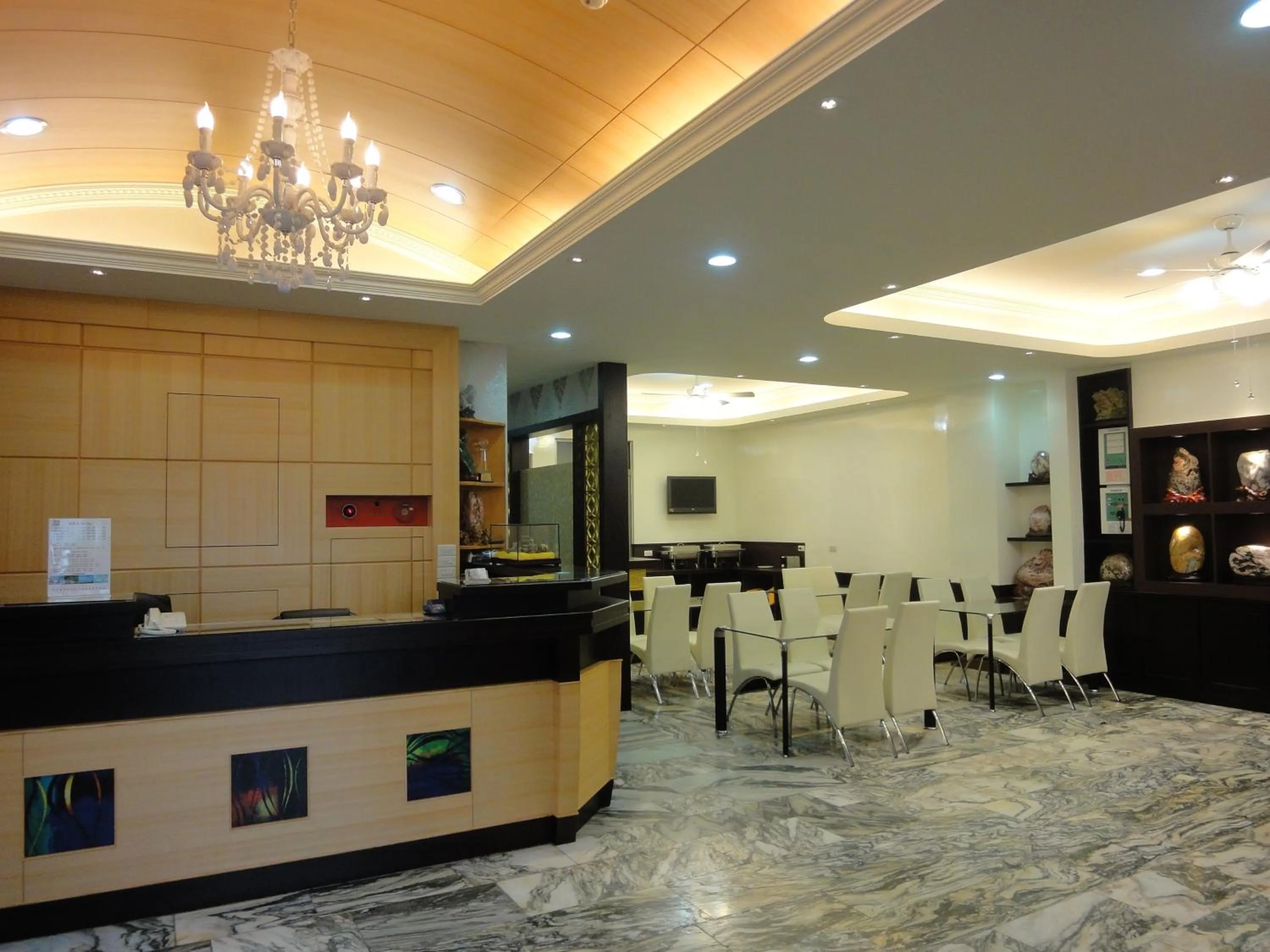 Lobby or reception, Restaurant/Places to Eat in Tau Tau Chu Hotel