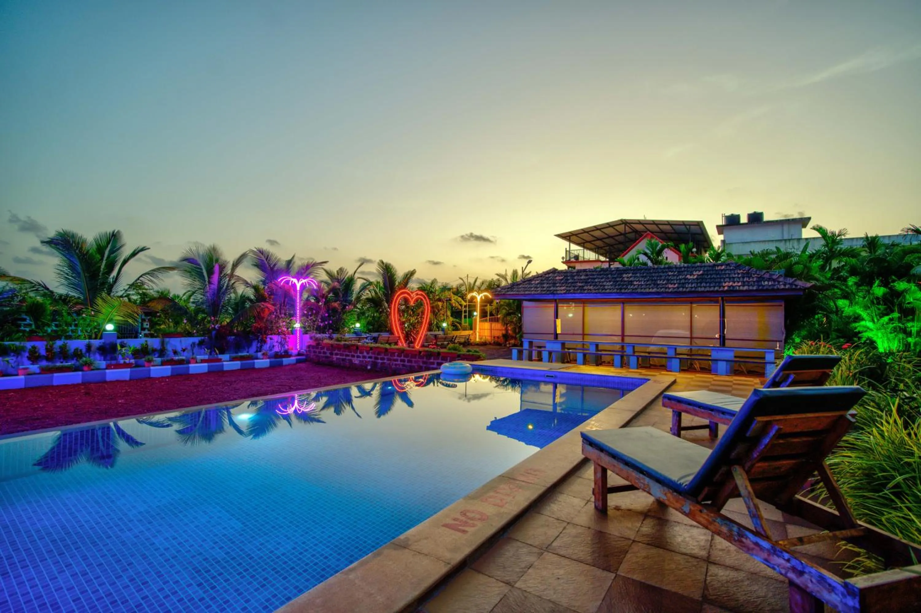 Swimming pool in Rofinos Cottages