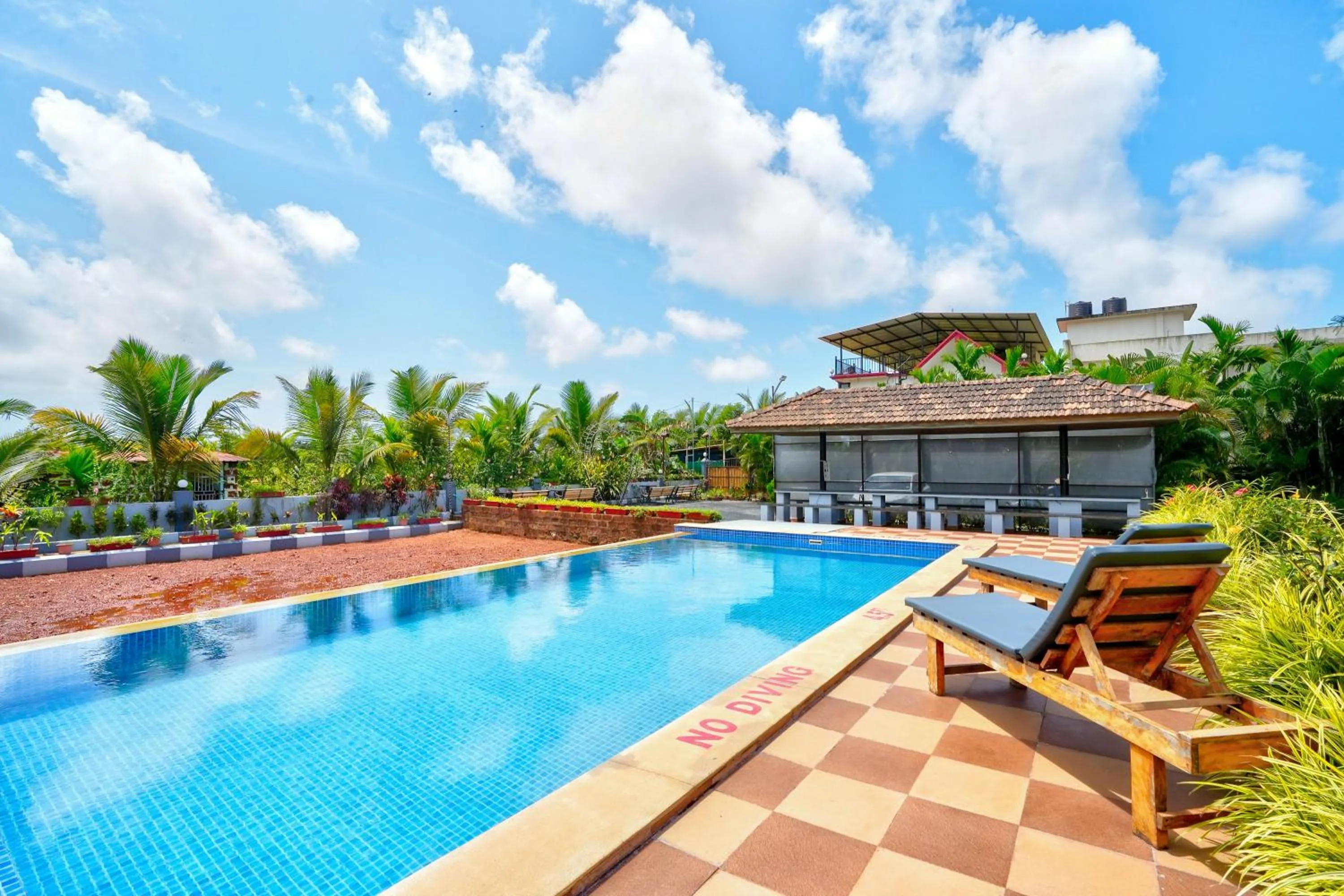 Swimming pool in Rofinos Cottages