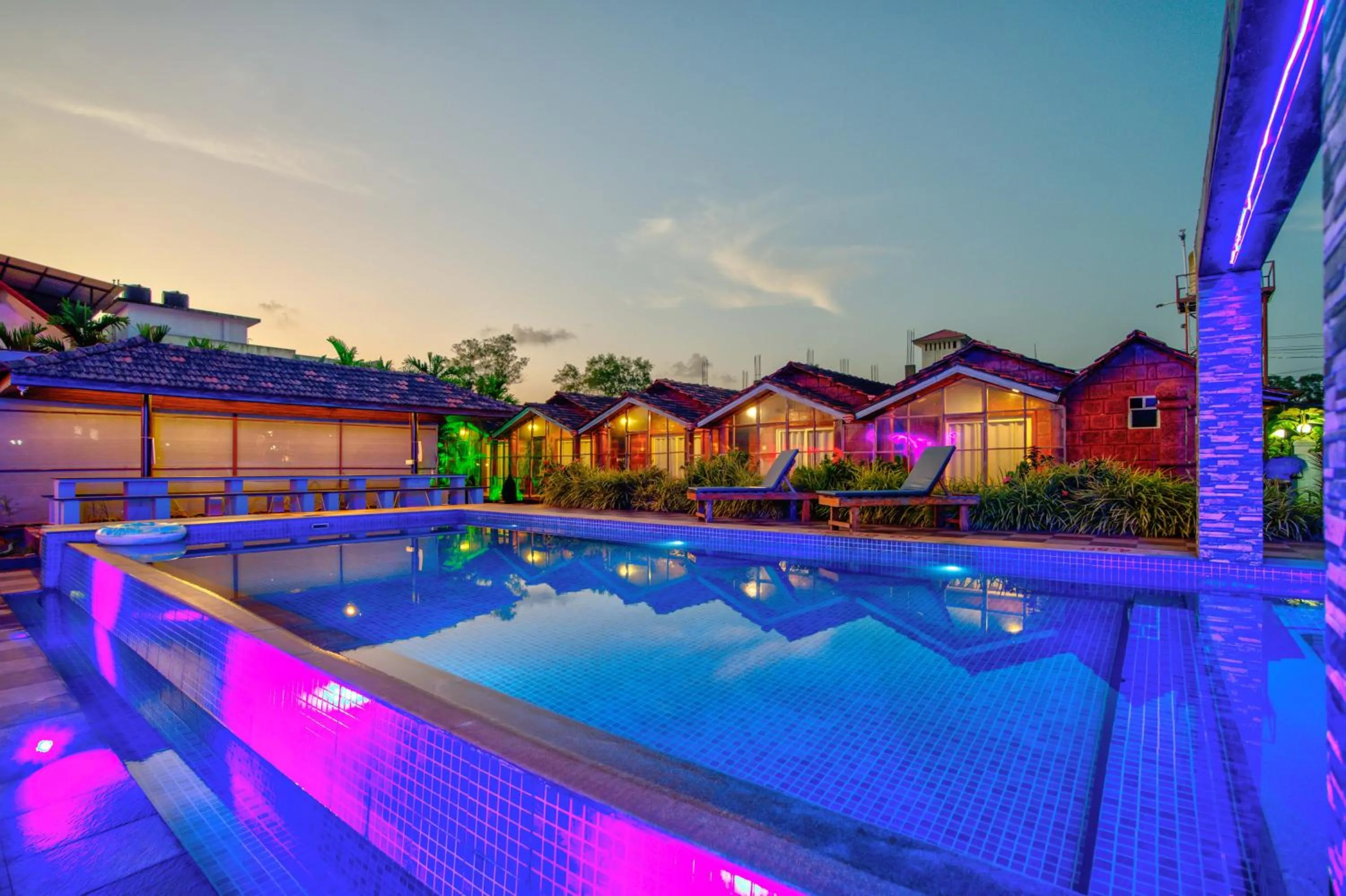 Swimming pool in Rofinos Cottages