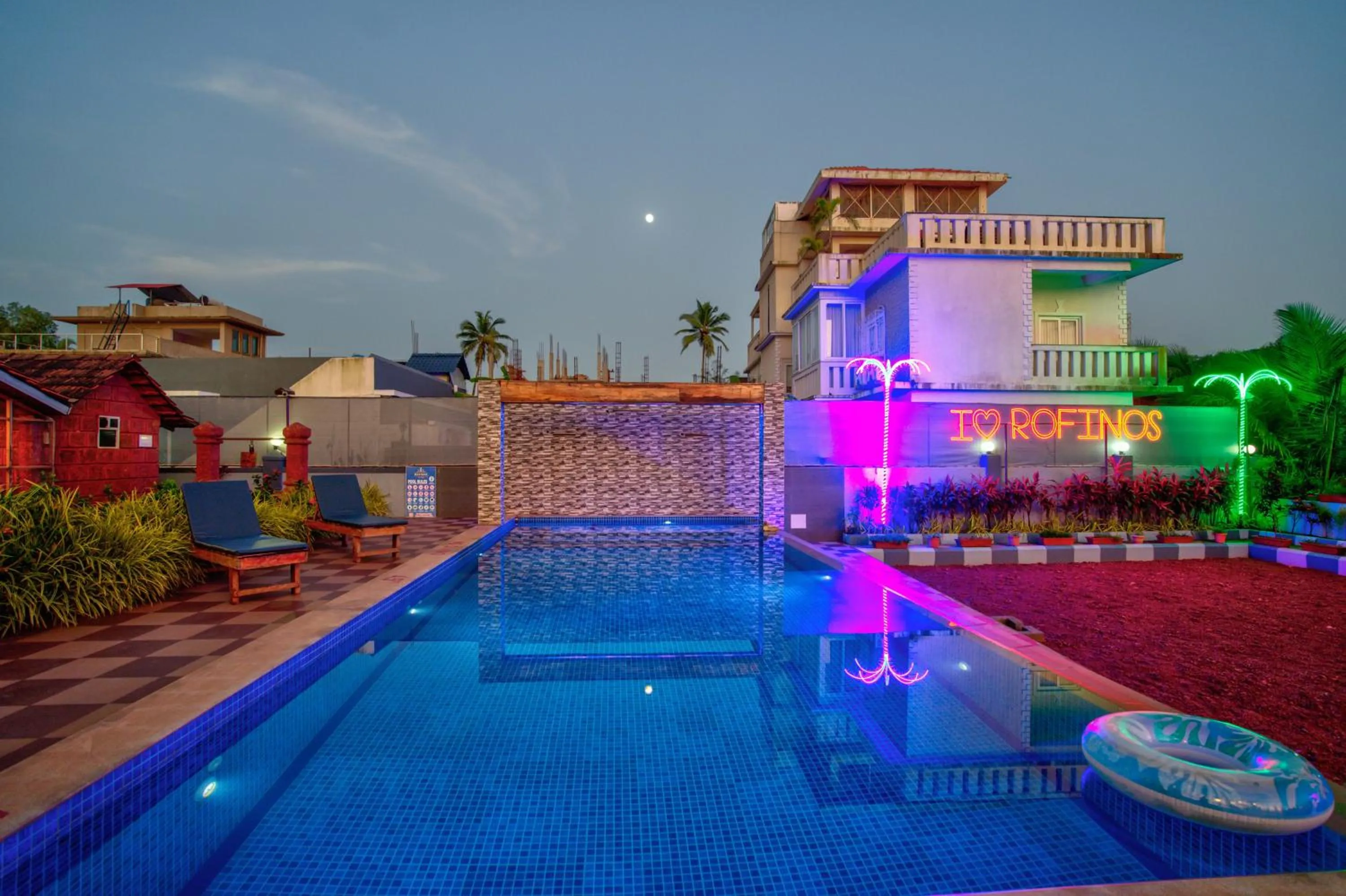 Swimming pool in Rofinos Cottages