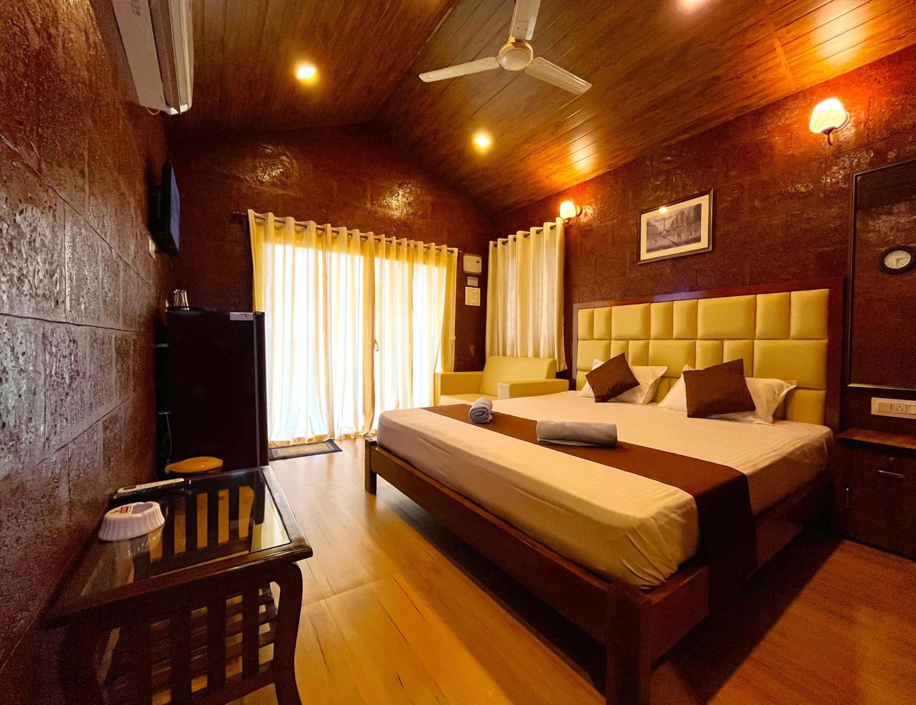 Bed in Rofinos Cottages