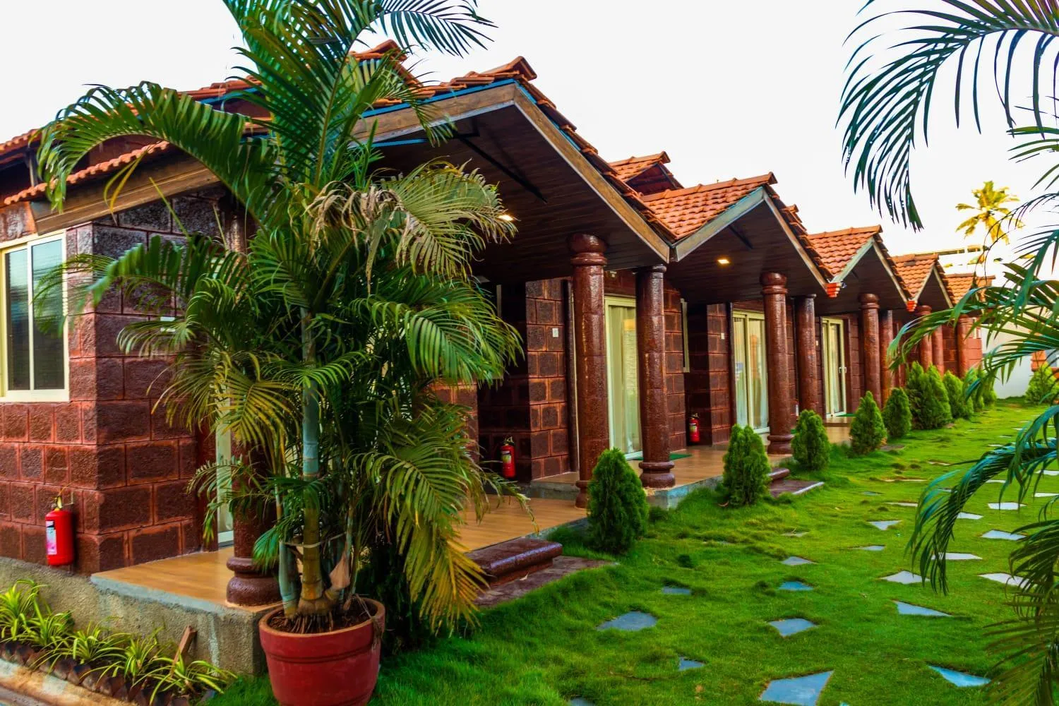 Property building in Rofinos Cottages