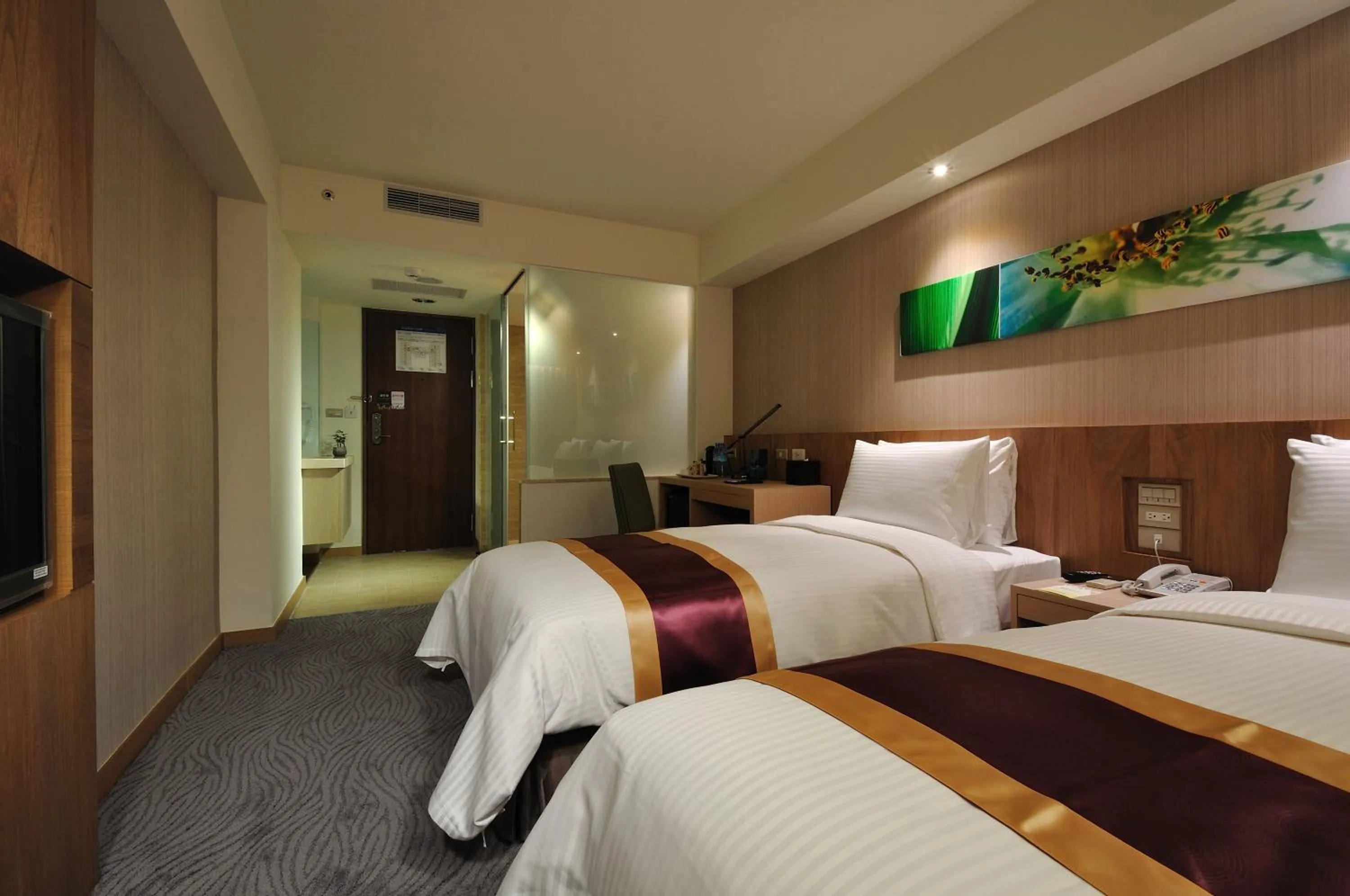 Photo of the whole room, Bed in Hoya Resort Hotel