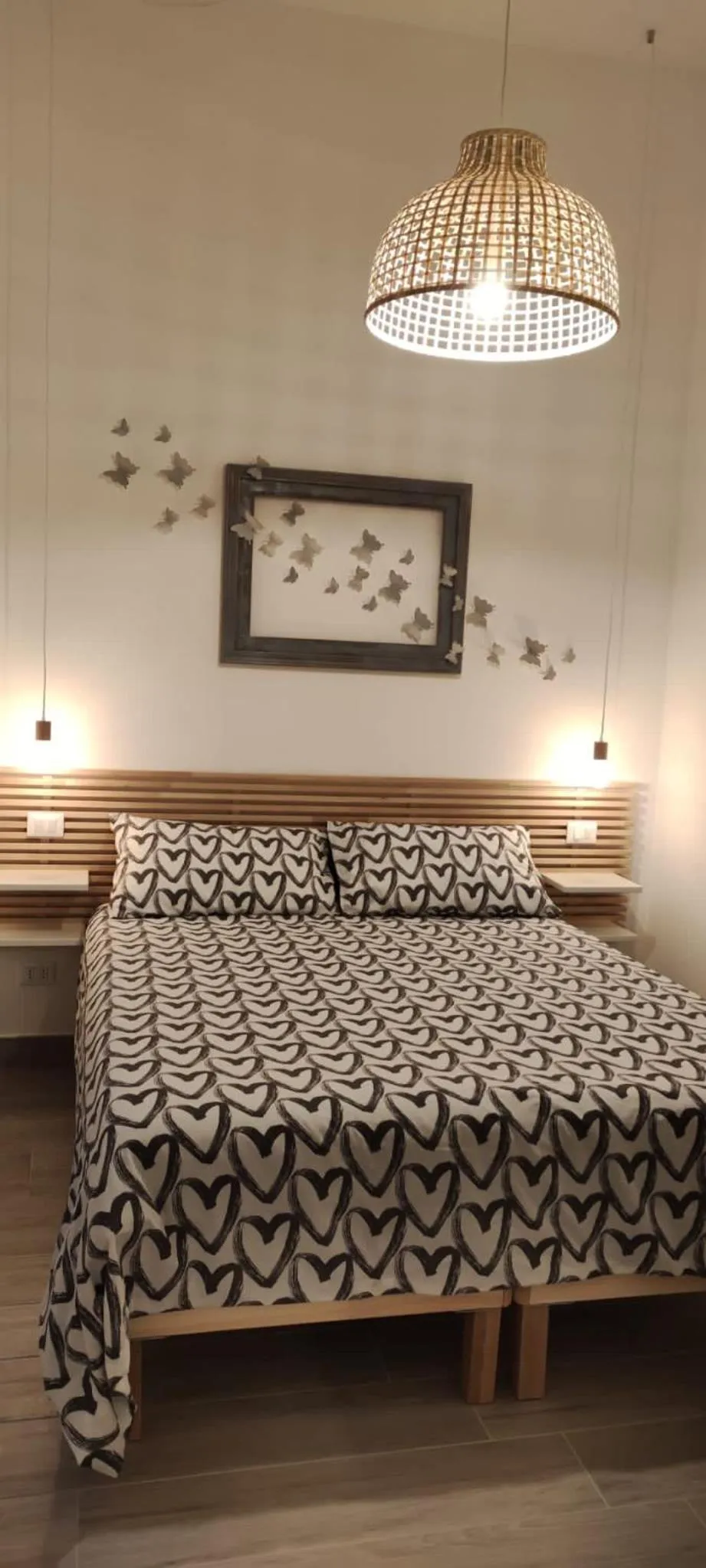 Bedroom, Bed in Tune Homes B&B