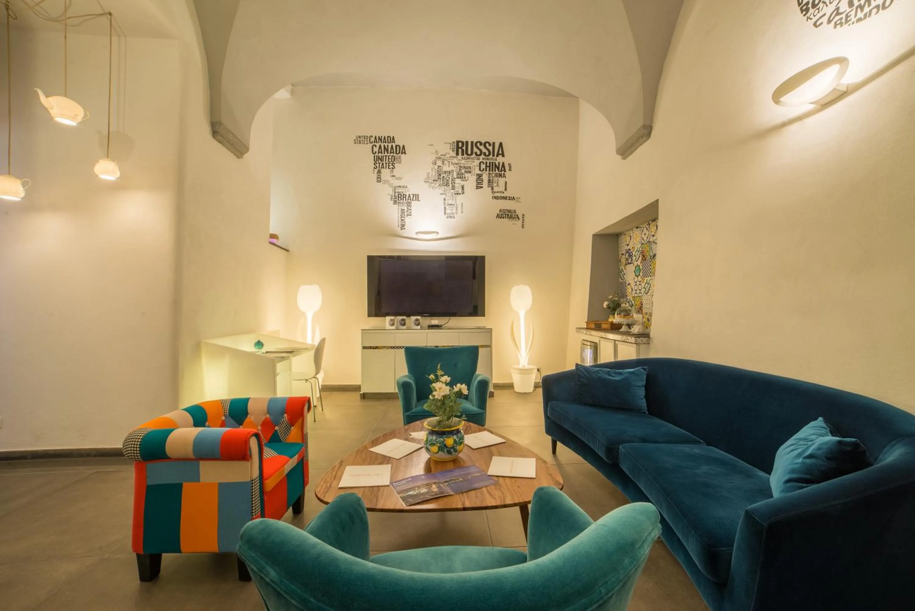 Communal lounge/ TV room in Airone Hotel