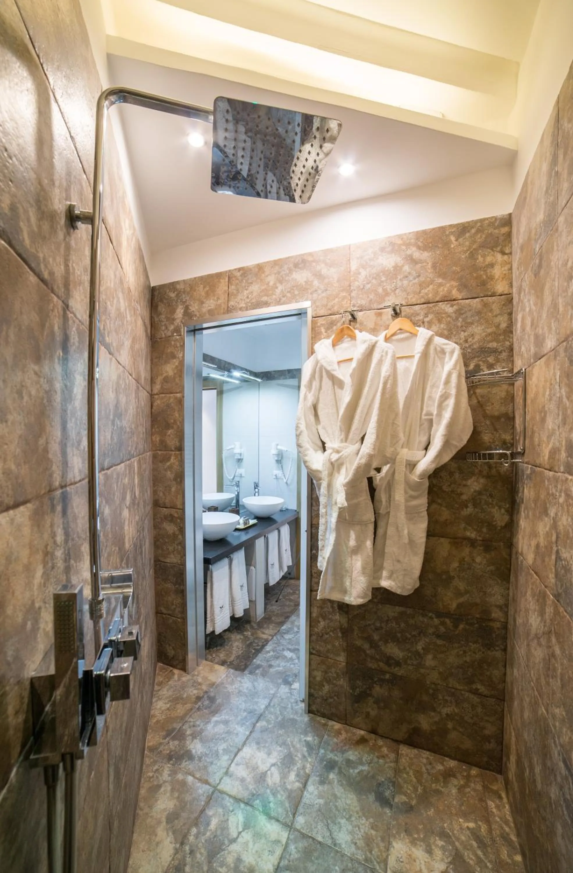 Shower in Airone Hotel