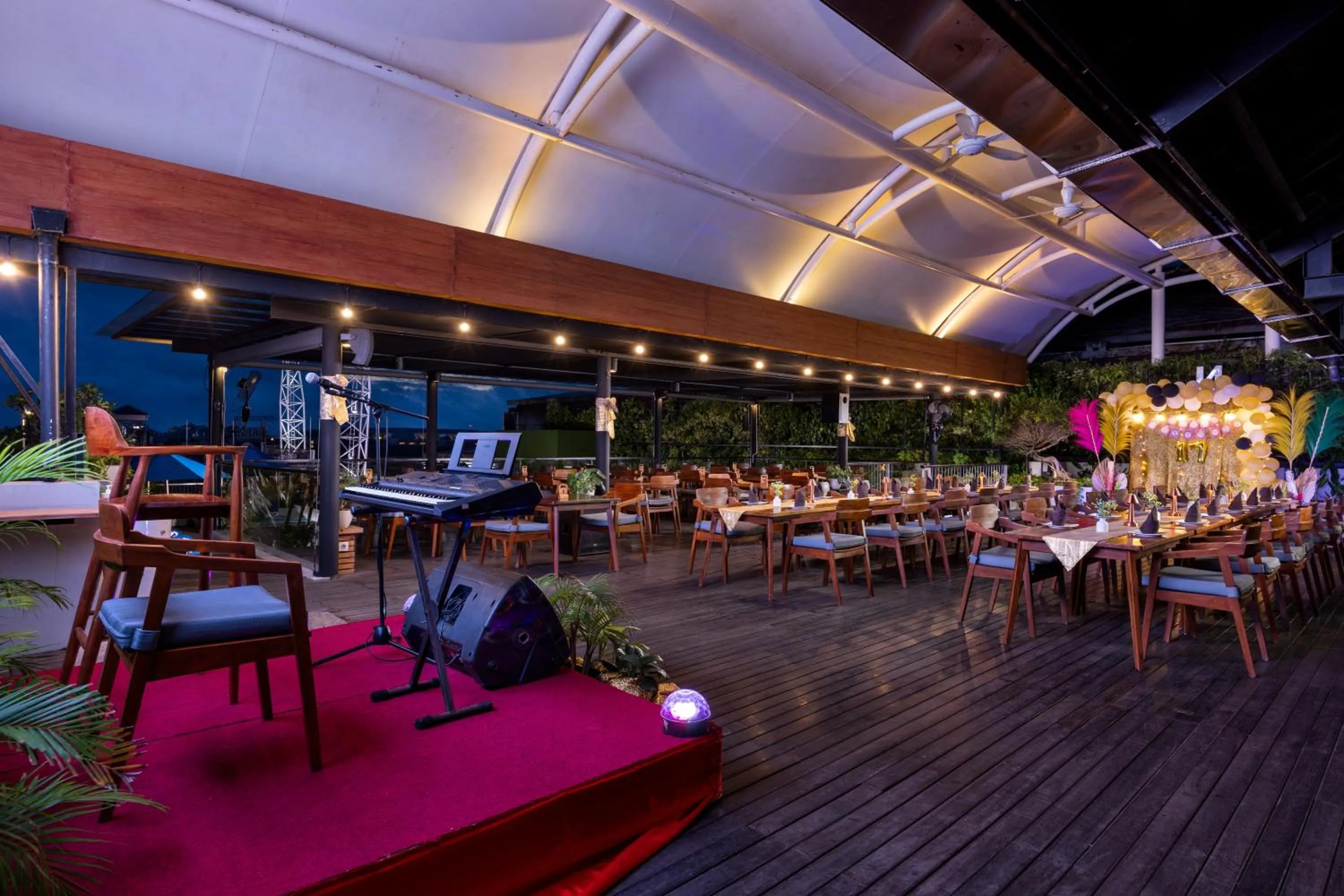 Restaurant/places to eat in J4 Hotels Legian