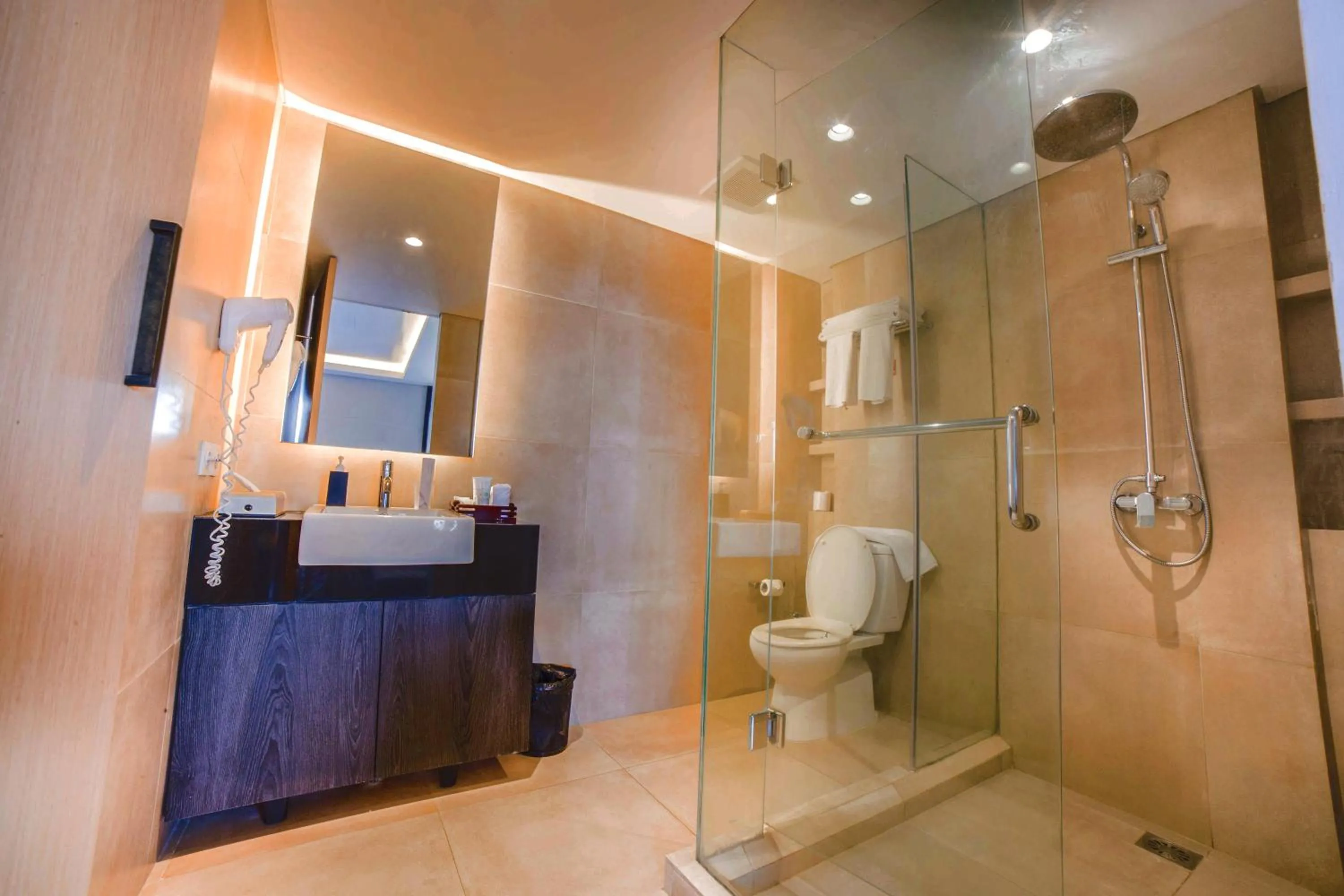 Shower in J4 Hotels Legian