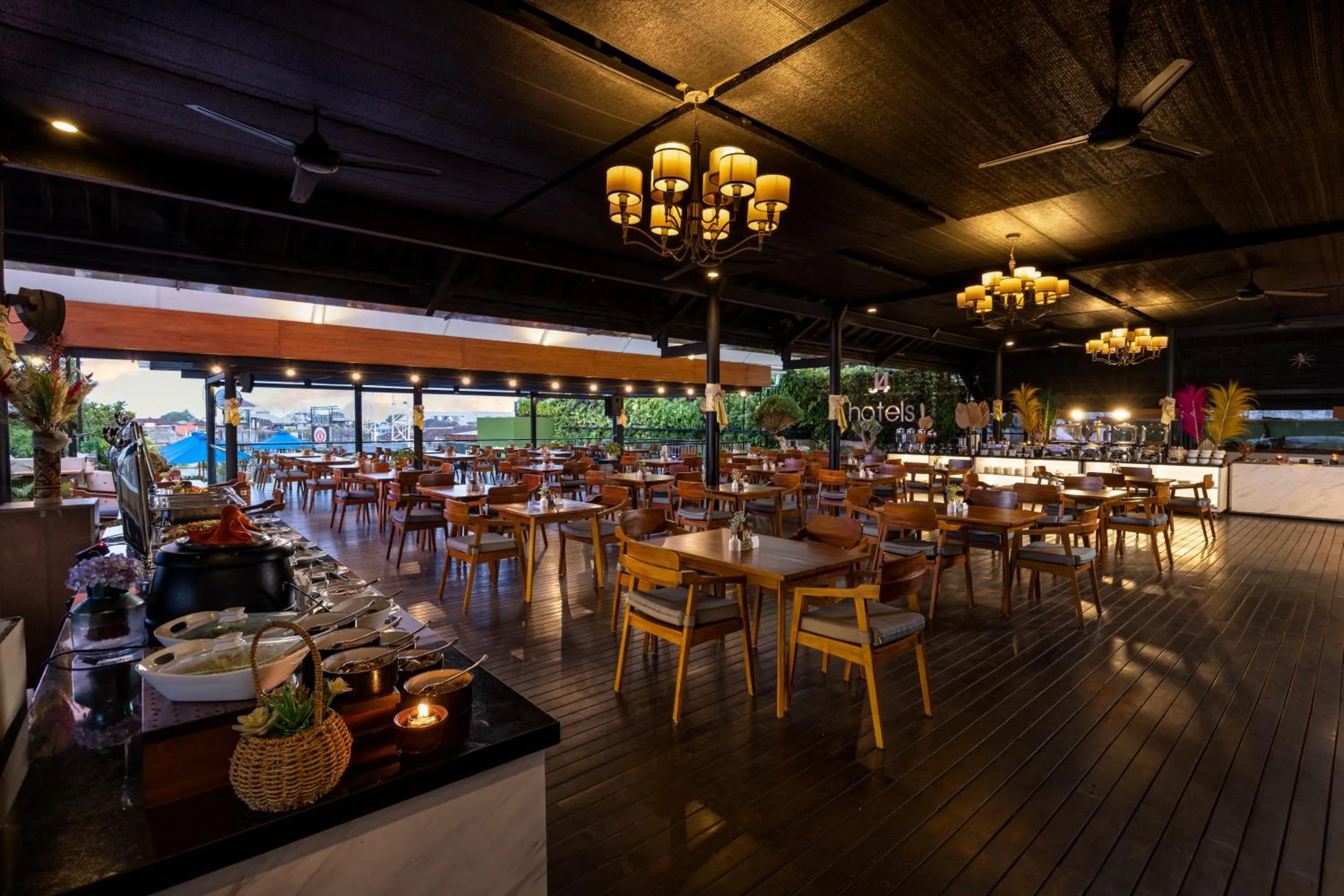 Restaurant/places to eat in J4 Hotels Legian