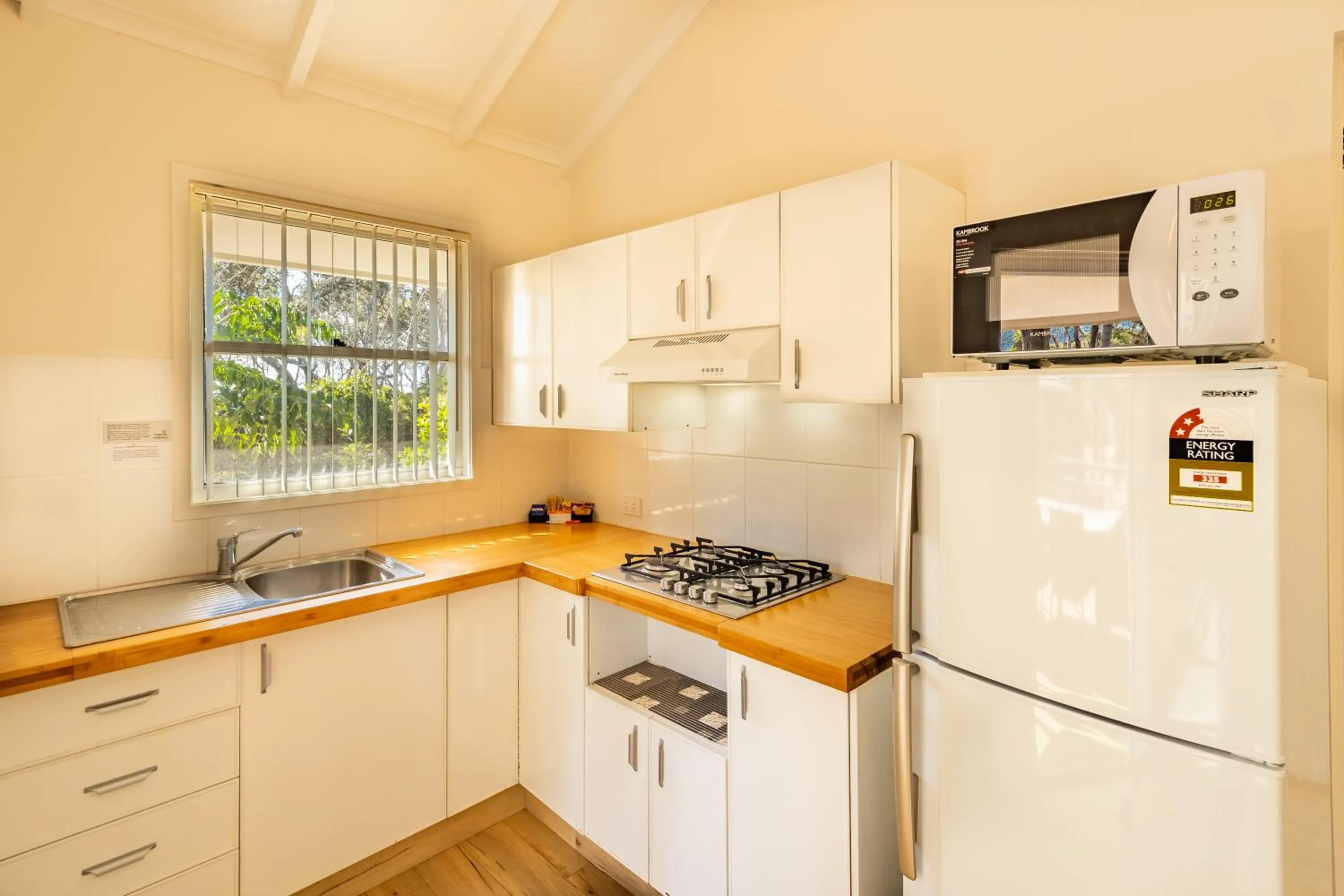 Kitchen or kitchenette in Ingenia Holidays Bonny Hills